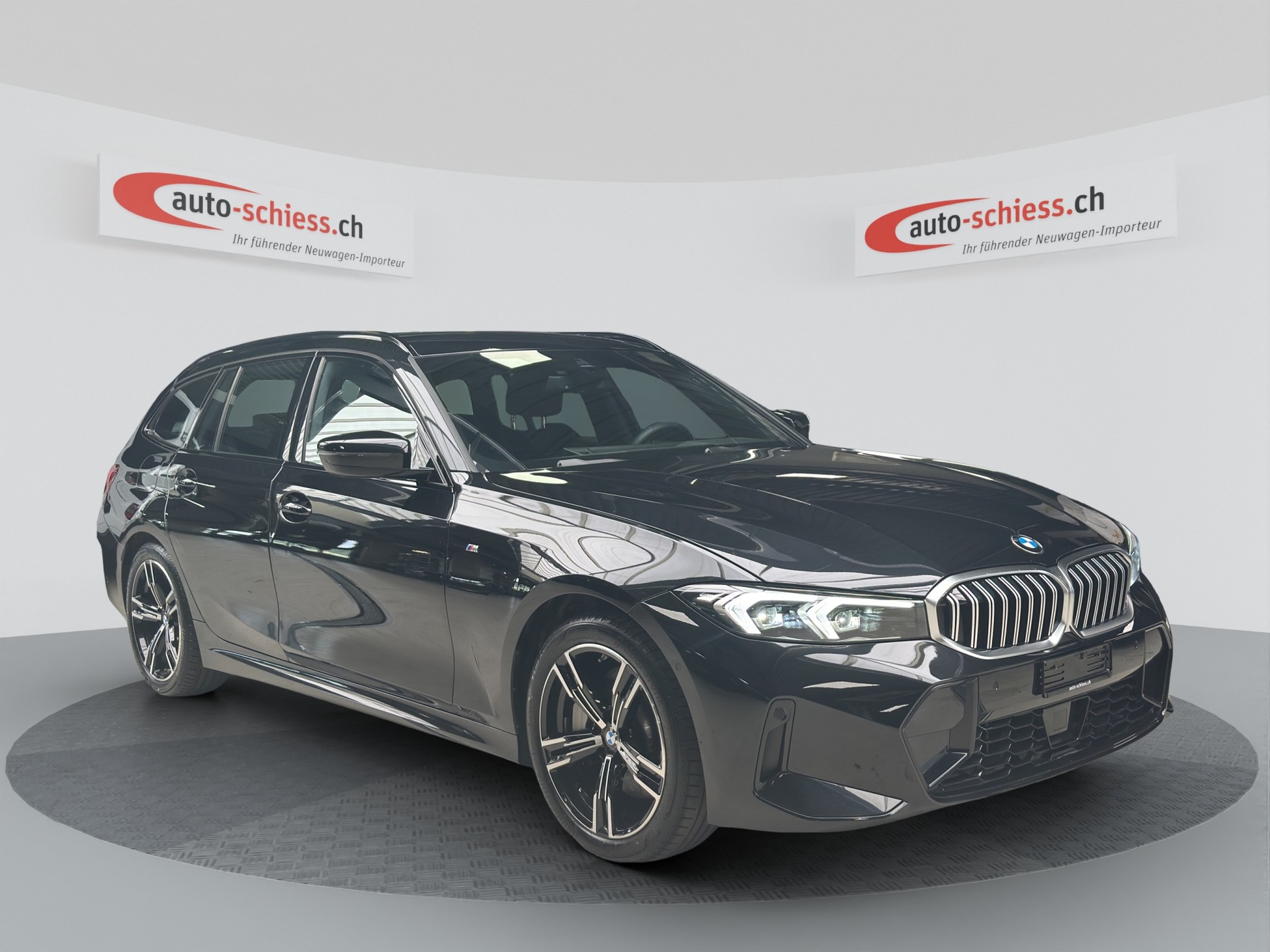BMW 330i Touring xDrive Steptronic M Sport-image-0
