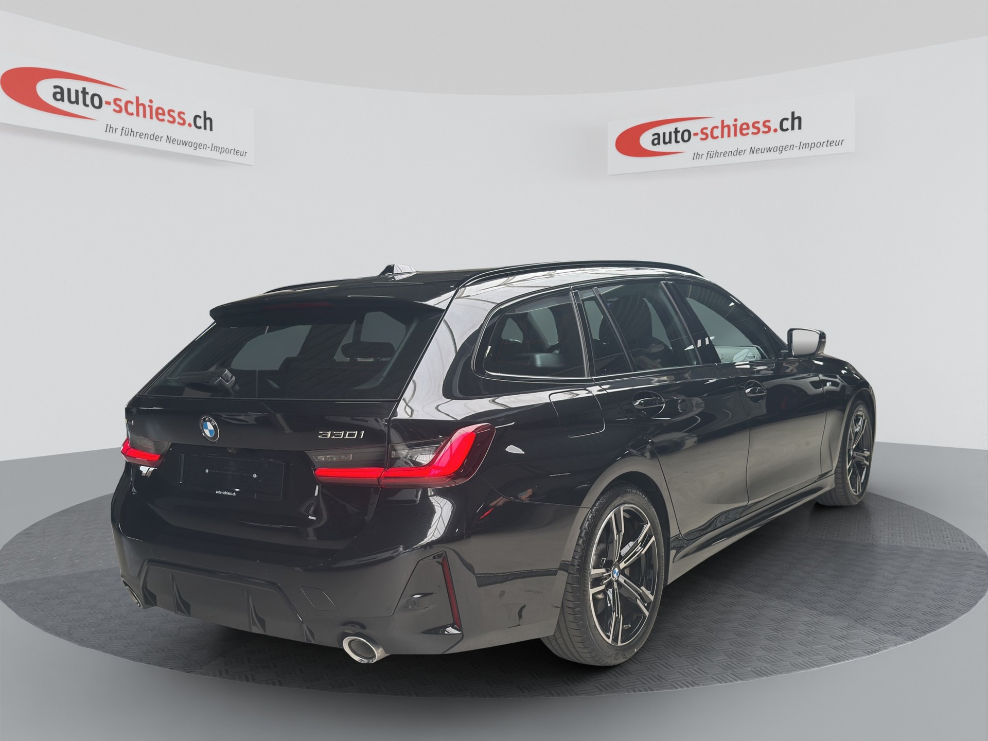BMW 330i Touring xDrive Steptronic M Sport-image-4