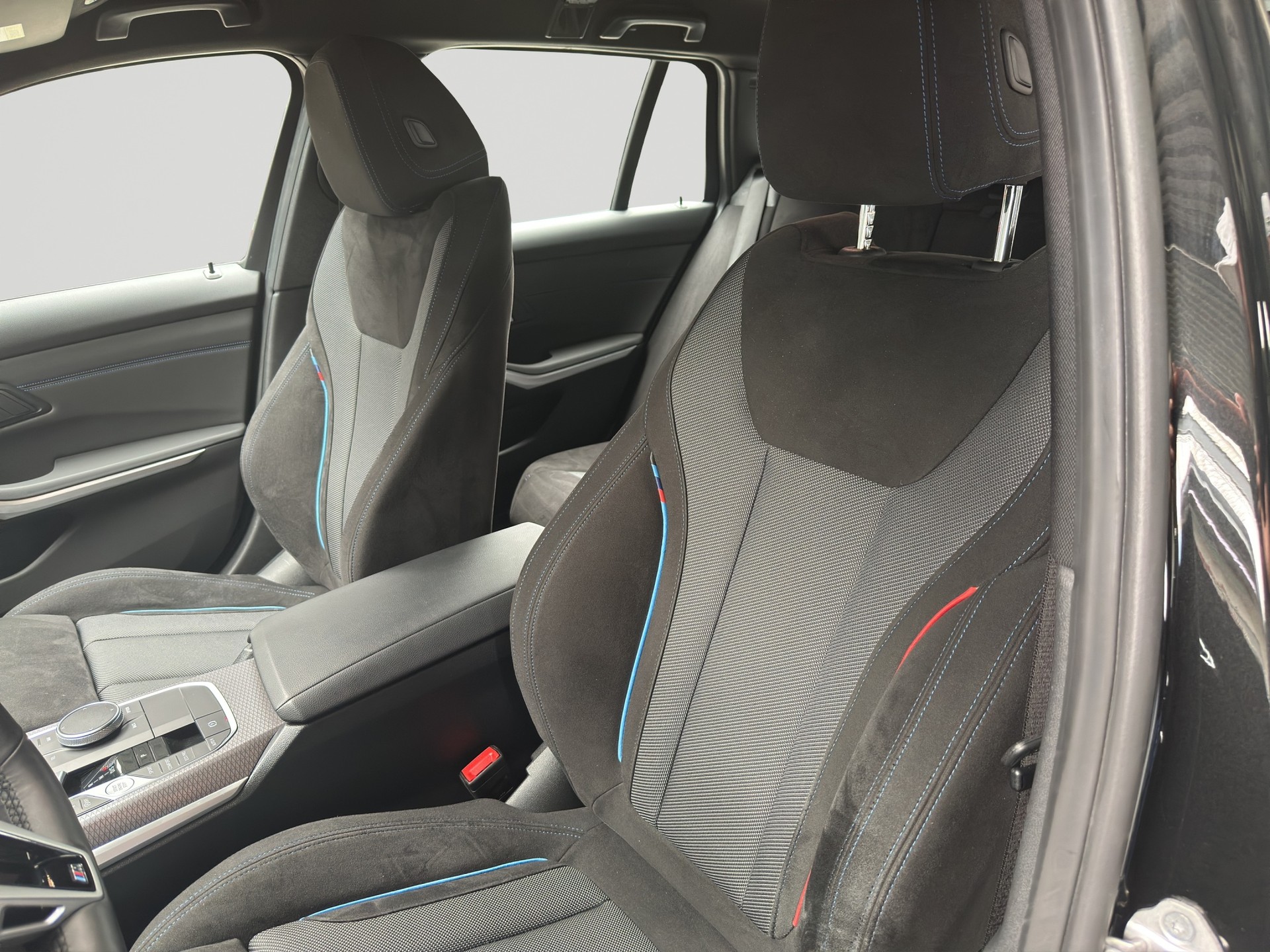 BMW 330i Touring xDrive Steptronic M Sport-image-5