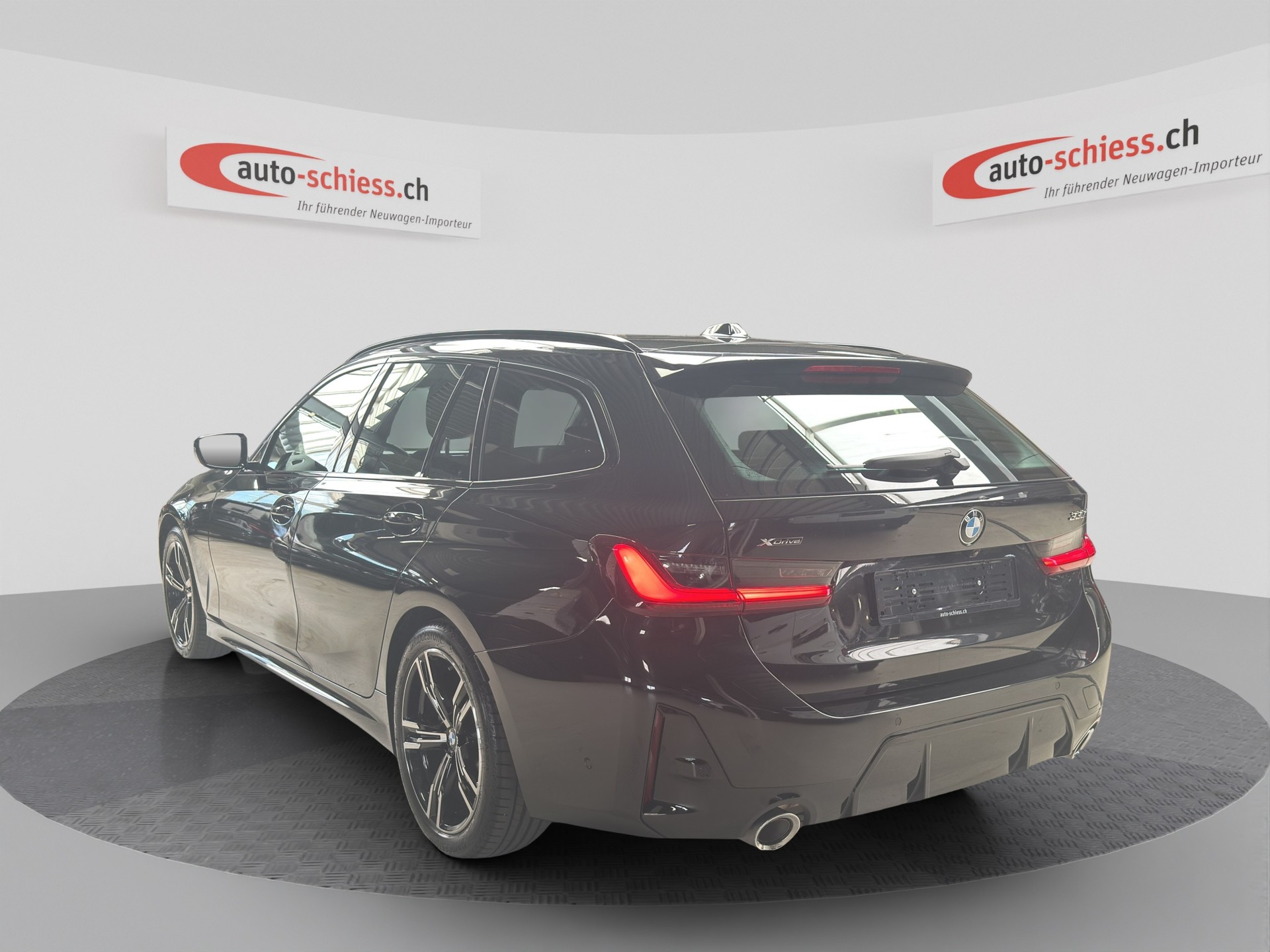 BMW 330i Touring xDrive Steptronic M Sport-image-2