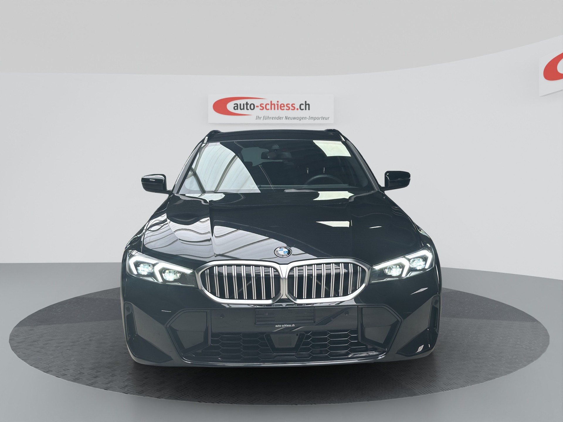 BMW 330i Touring xDrive Steptronic M Sport-image-1