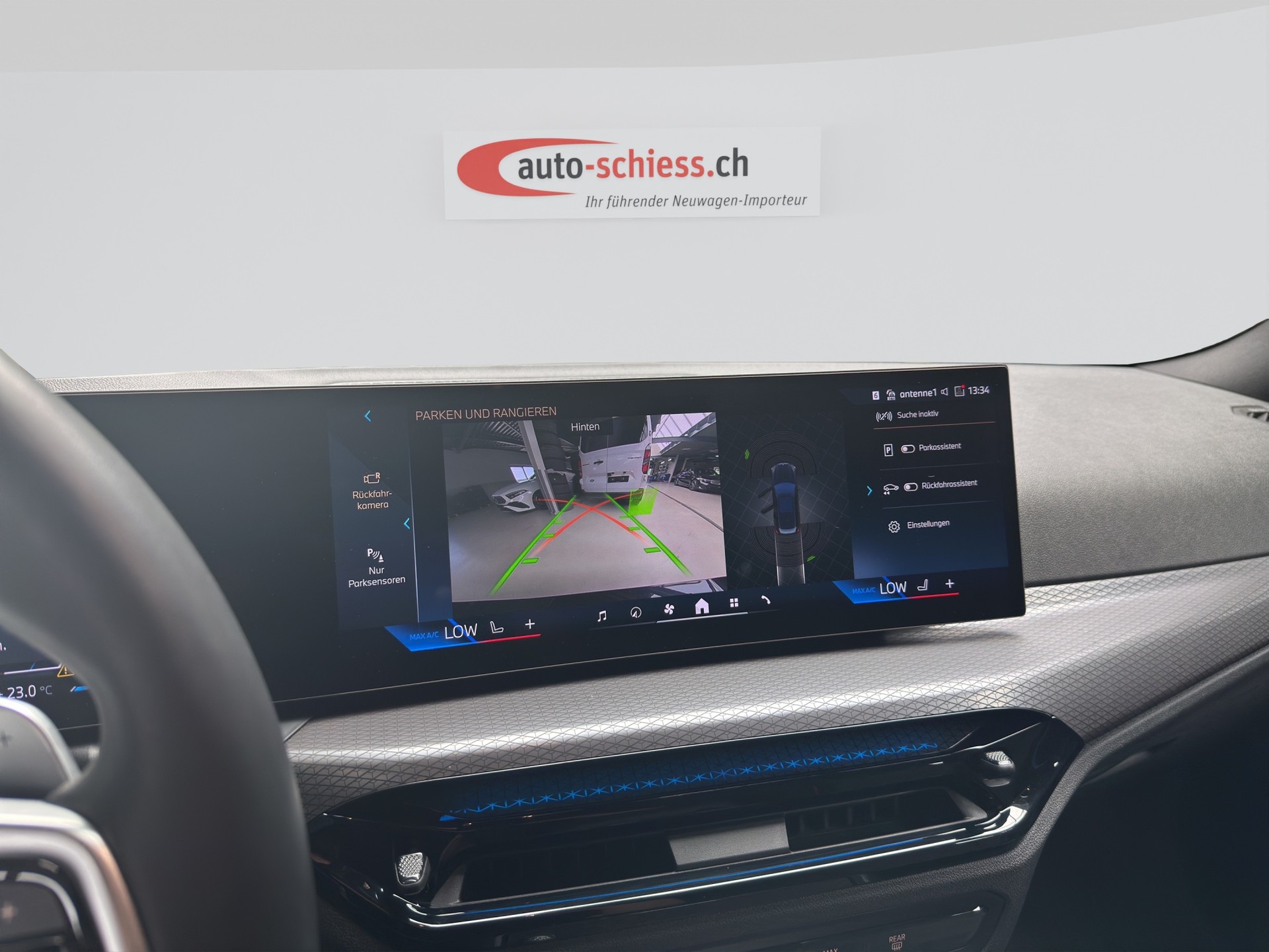 BMW 330i Touring xDrive Steptronic M Sport-image-12