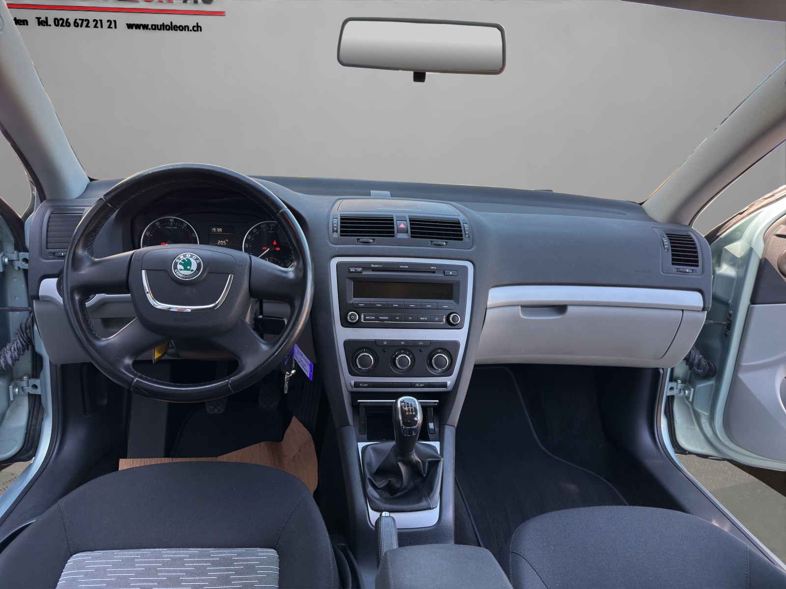 SKODA Octavia Combi 1.4 TSI Ambition-image-13