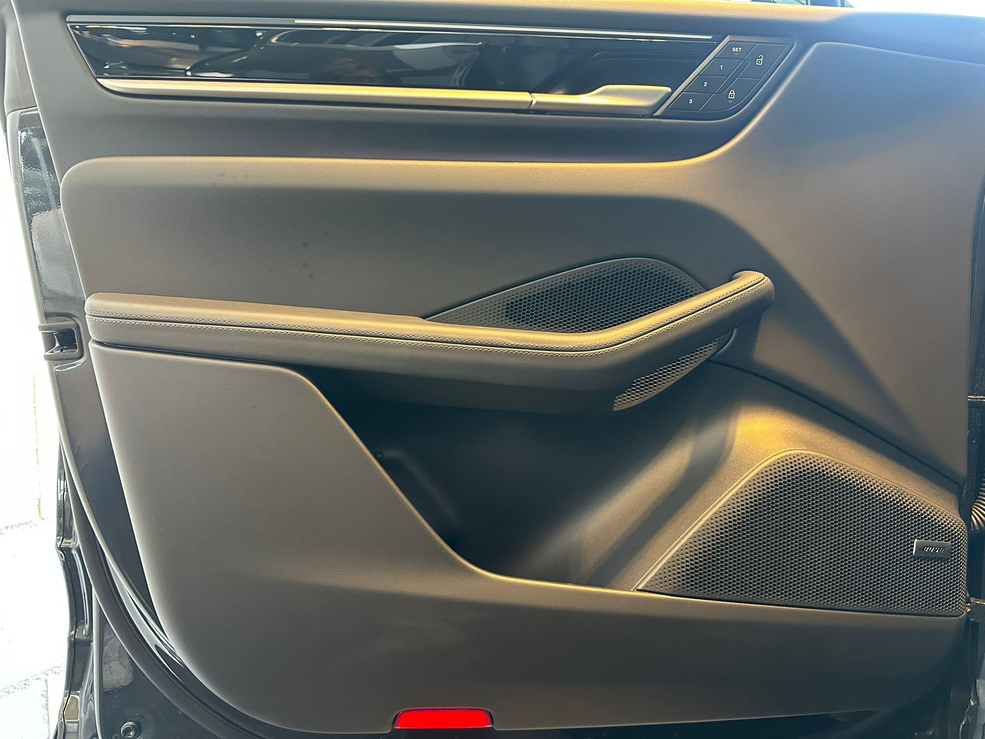 PORSCHE Macan 4 S 100kWh-image-23