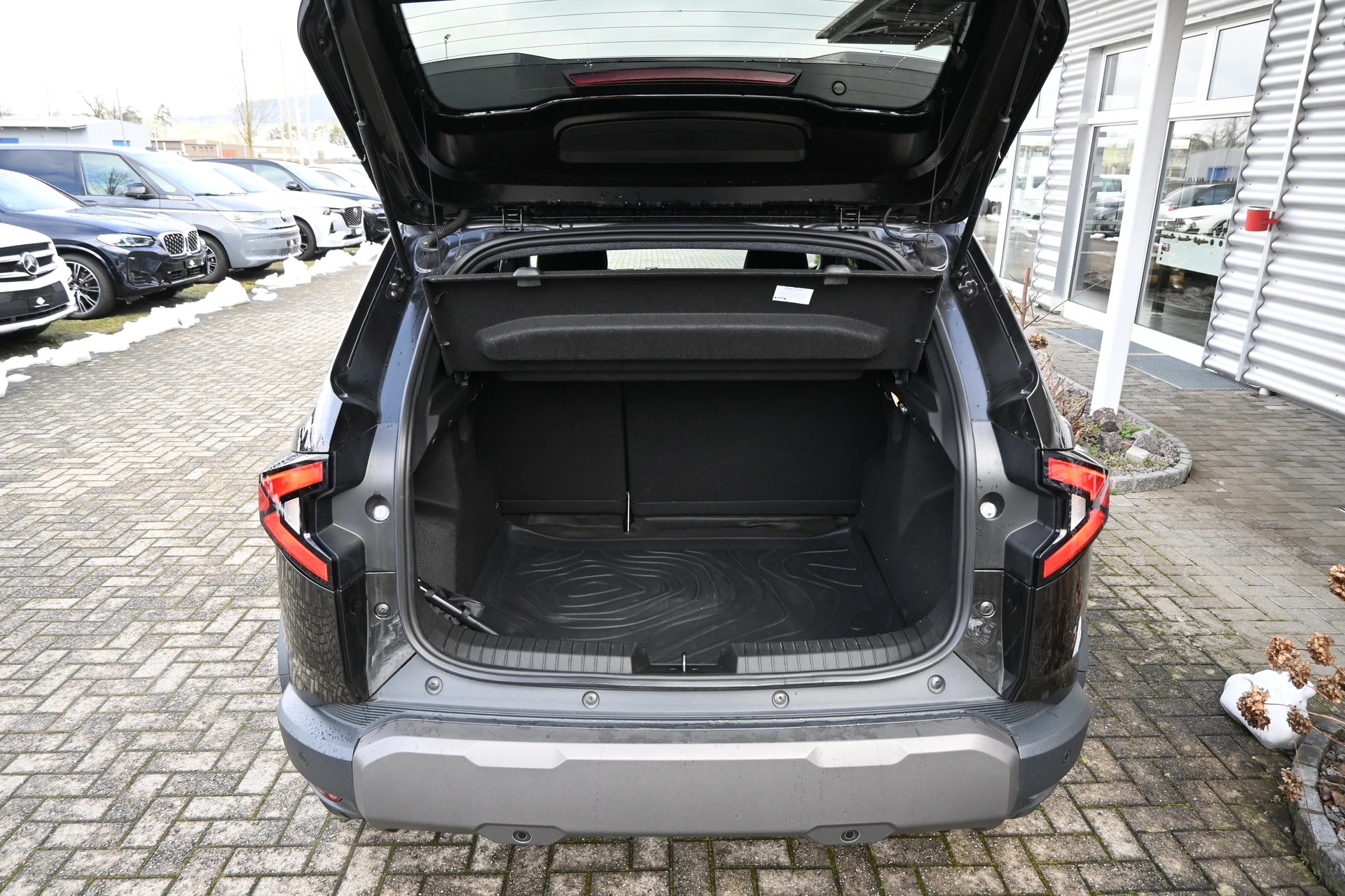 DACIA Duster 1.6 HEV 140PS Extreme Automat-image-8