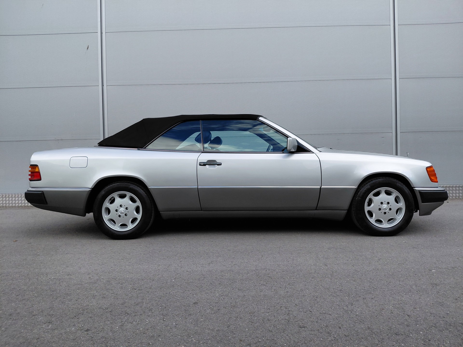 MERCEDES-BENZ 300 CE-24-image-9