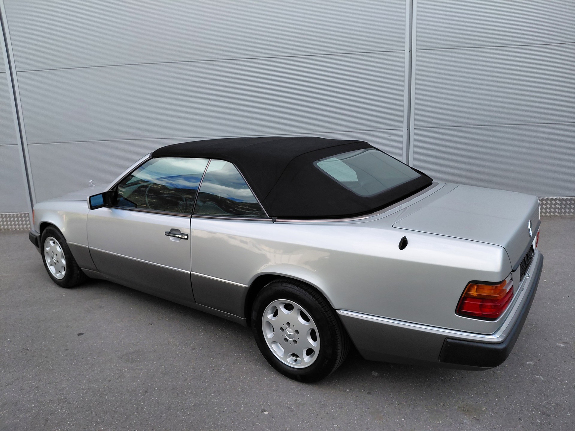 MERCEDES-BENZ 300 CE-24-image-8