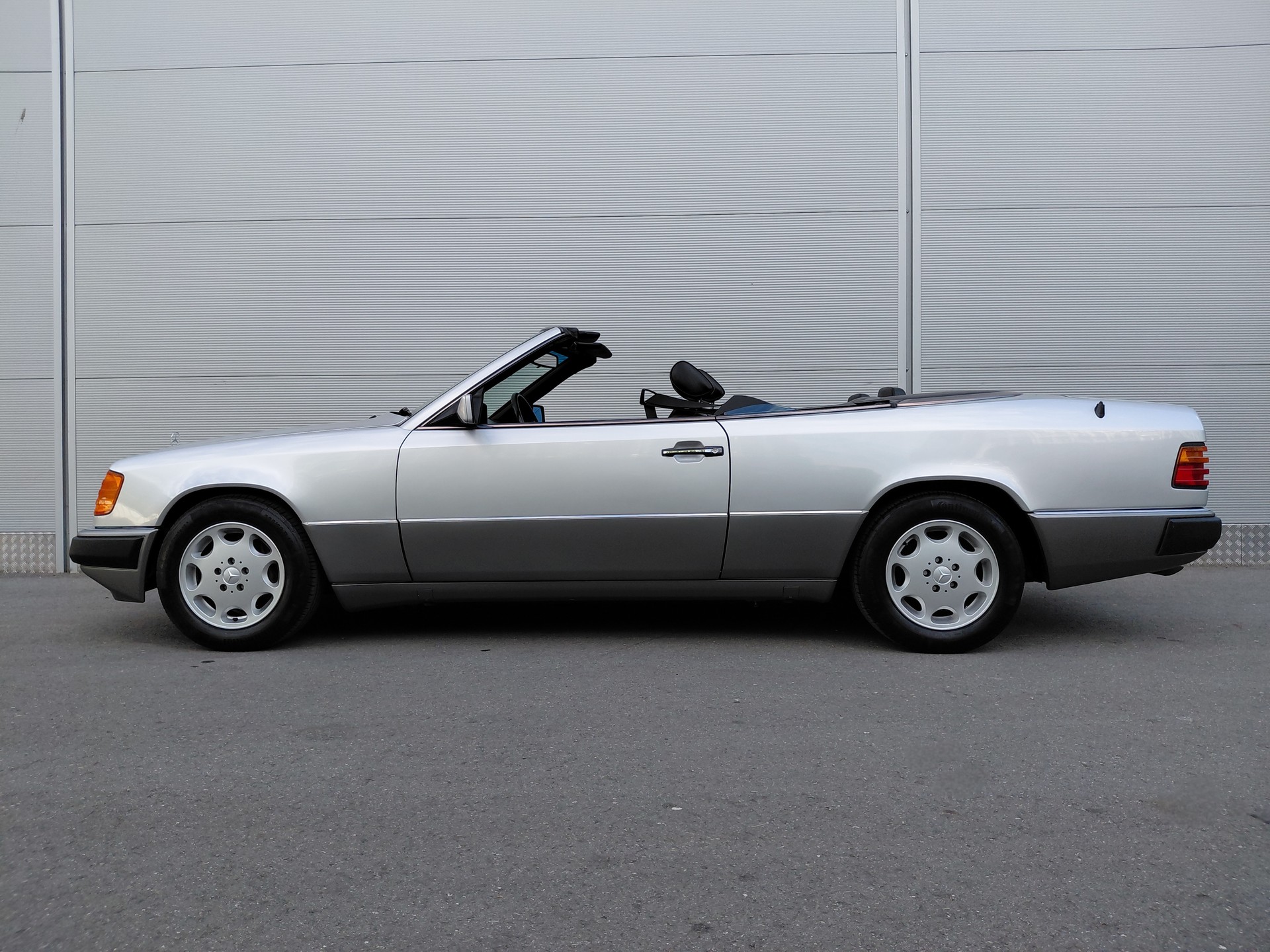 MERCEDES-BENZ 300 CE-24-image-1