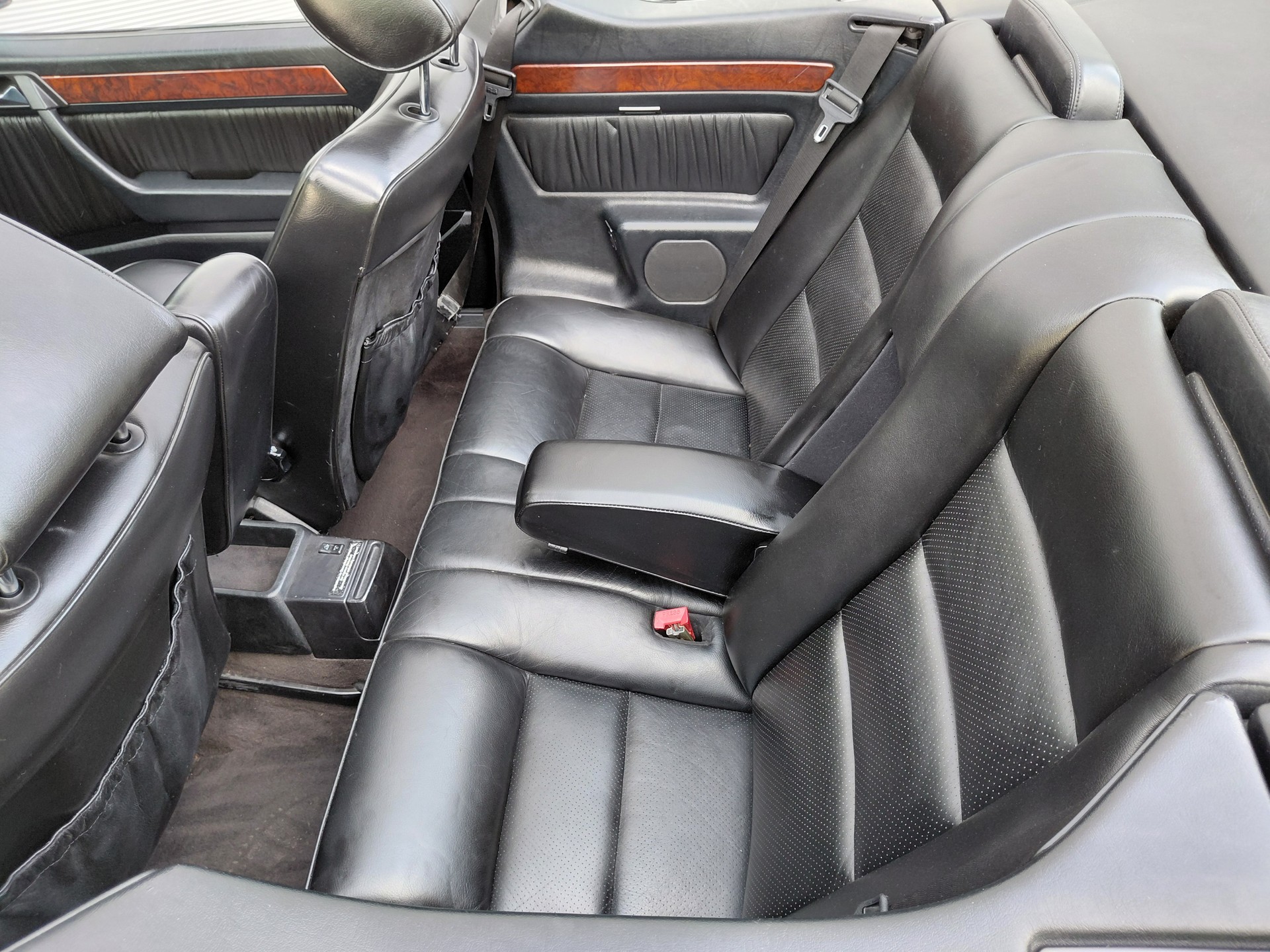 MERCEDES-BENZ 300 CE-24-image-14