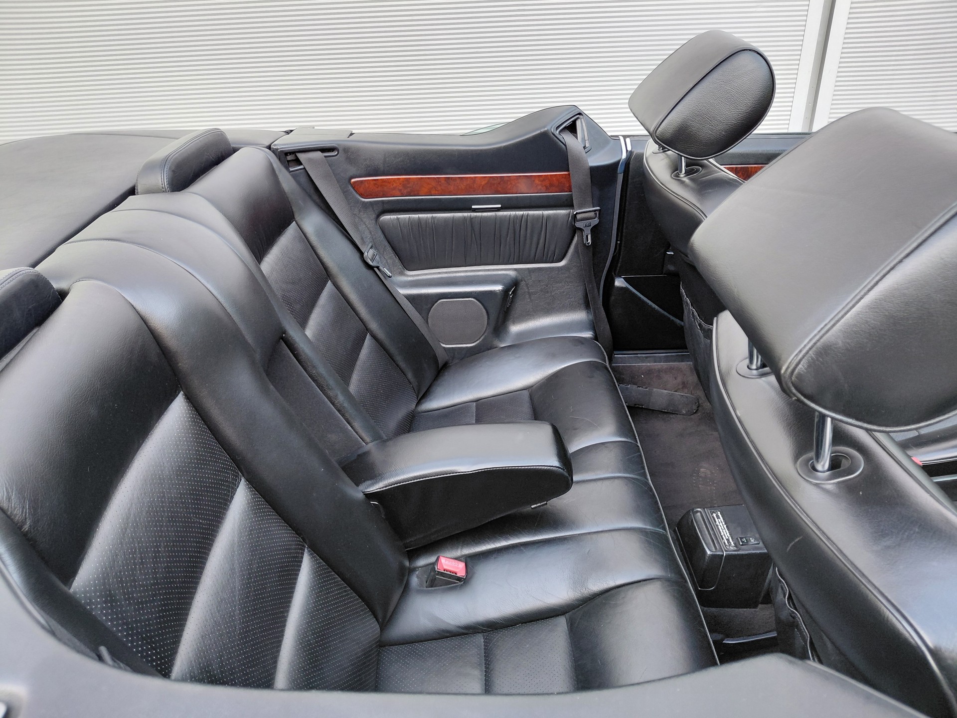 MERCEDES-BENZ 300 CE-24-image-15