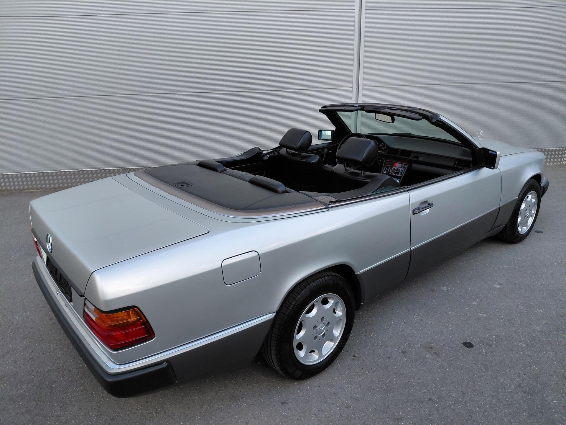 MERCEDES-BENZ 300 CE-24-image-5