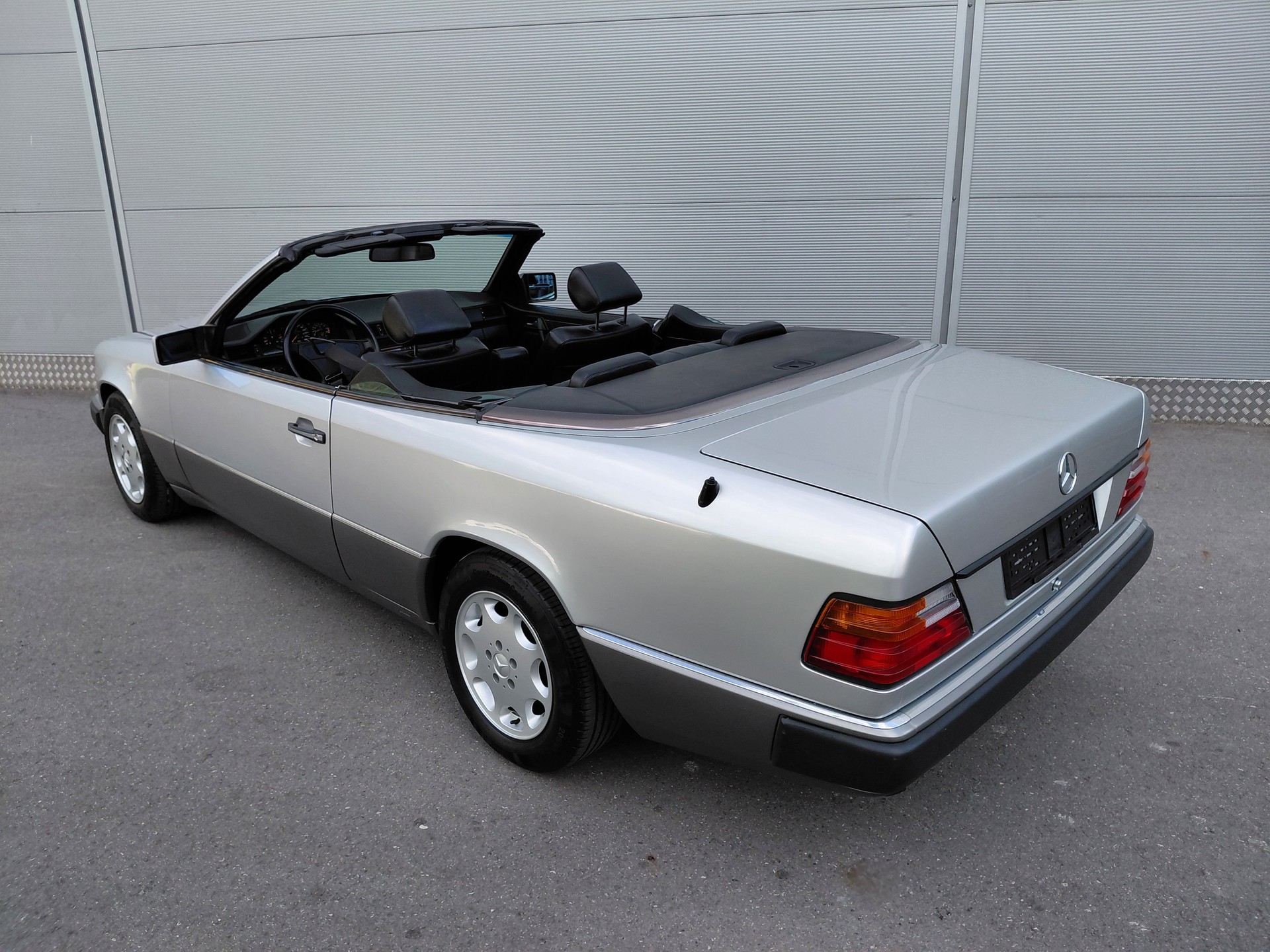 MERCEDES-BENZ 300 CE-24-image-2
