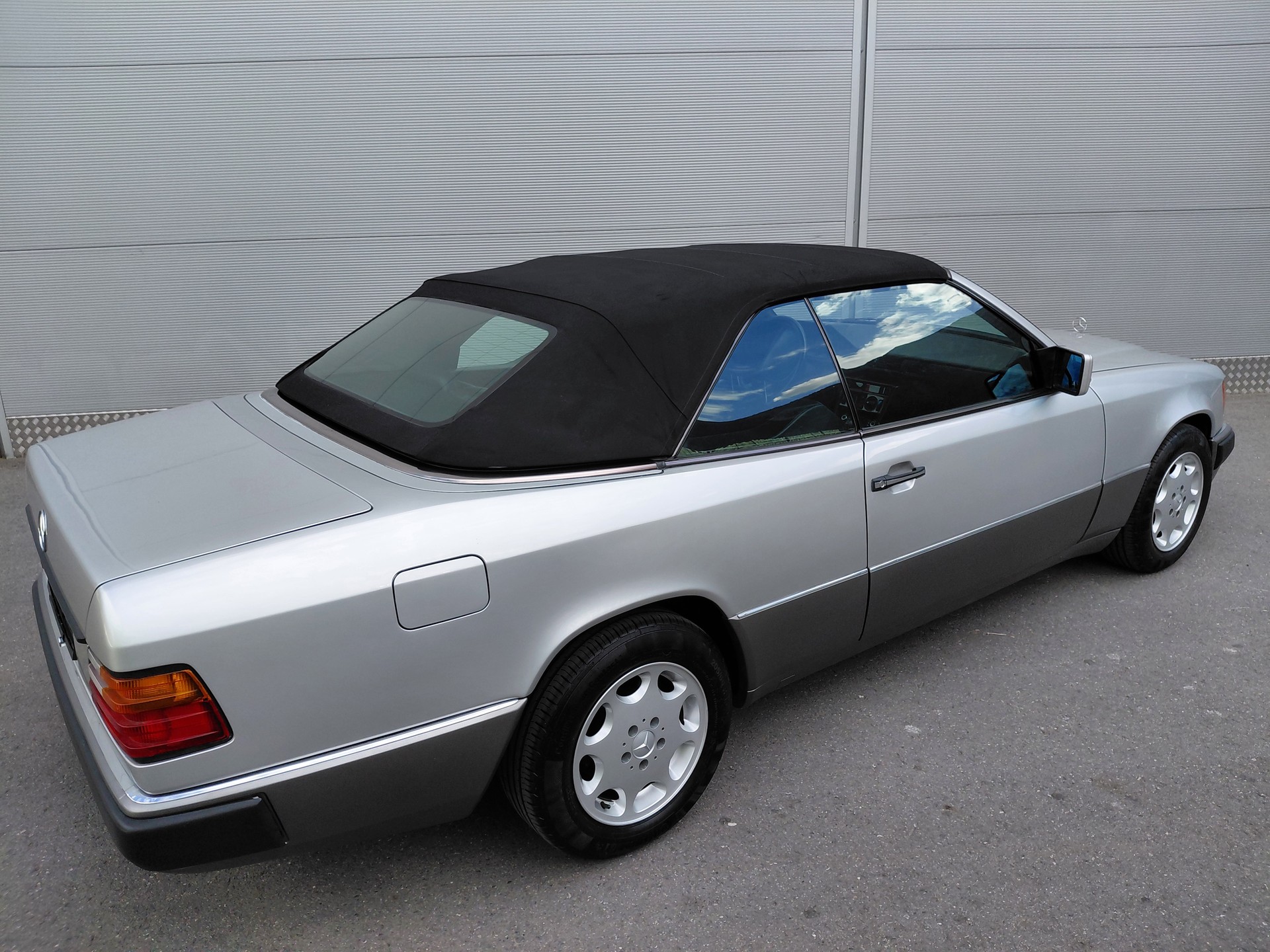 MERCEDES-BENZ 300 CE-24-image-11
