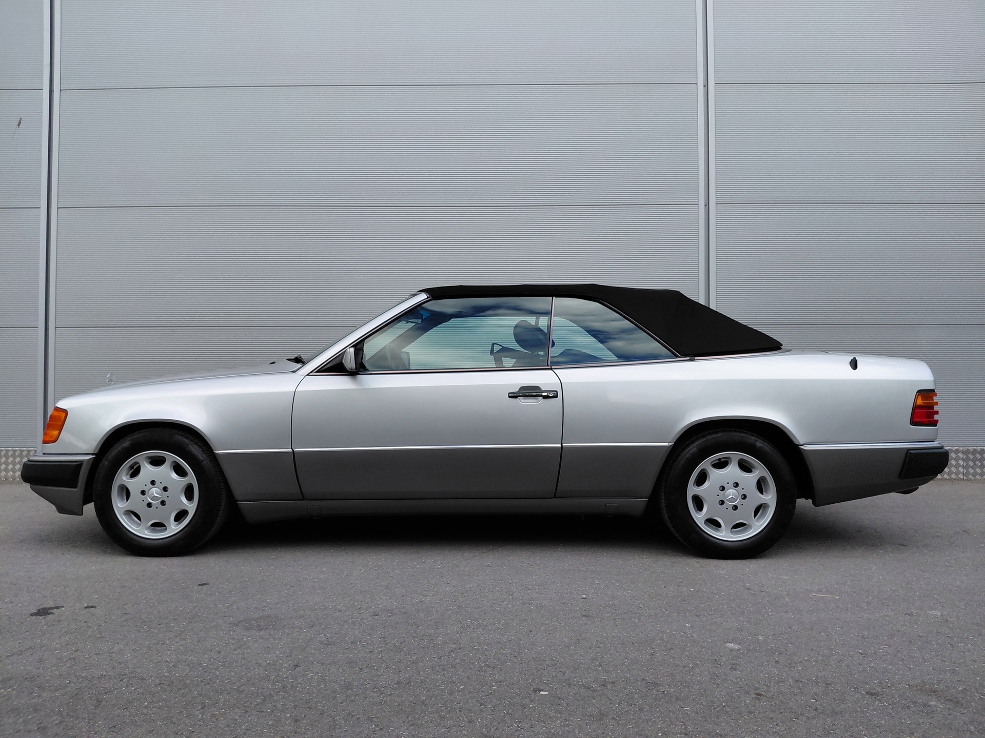 MERCEDES-BENZ 300 CE-24-image-6