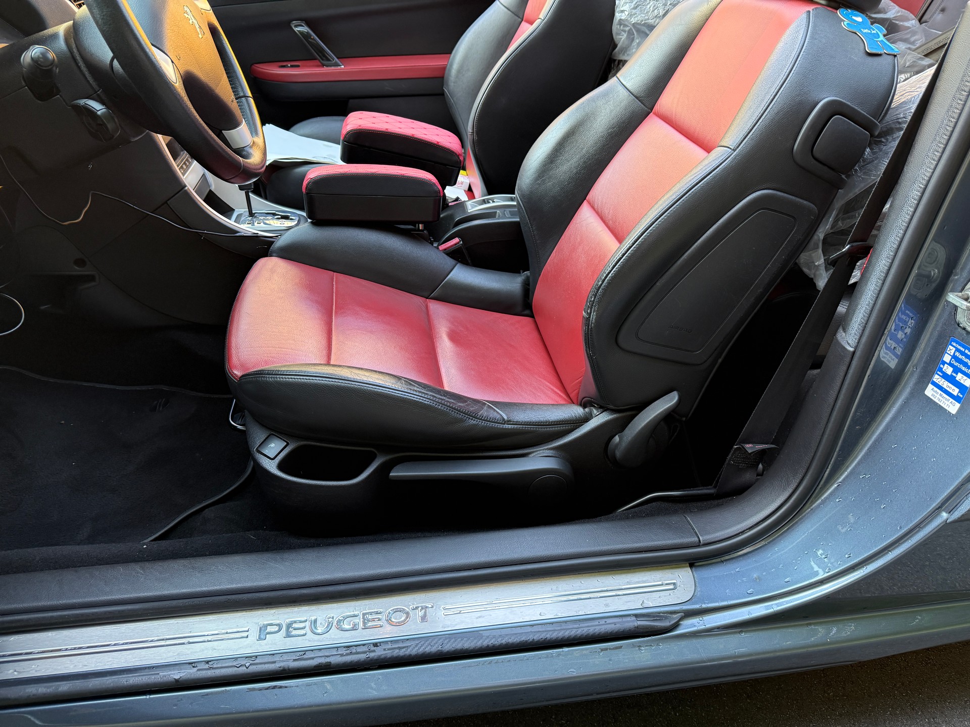 PEUGEOT Cabrio-image-8