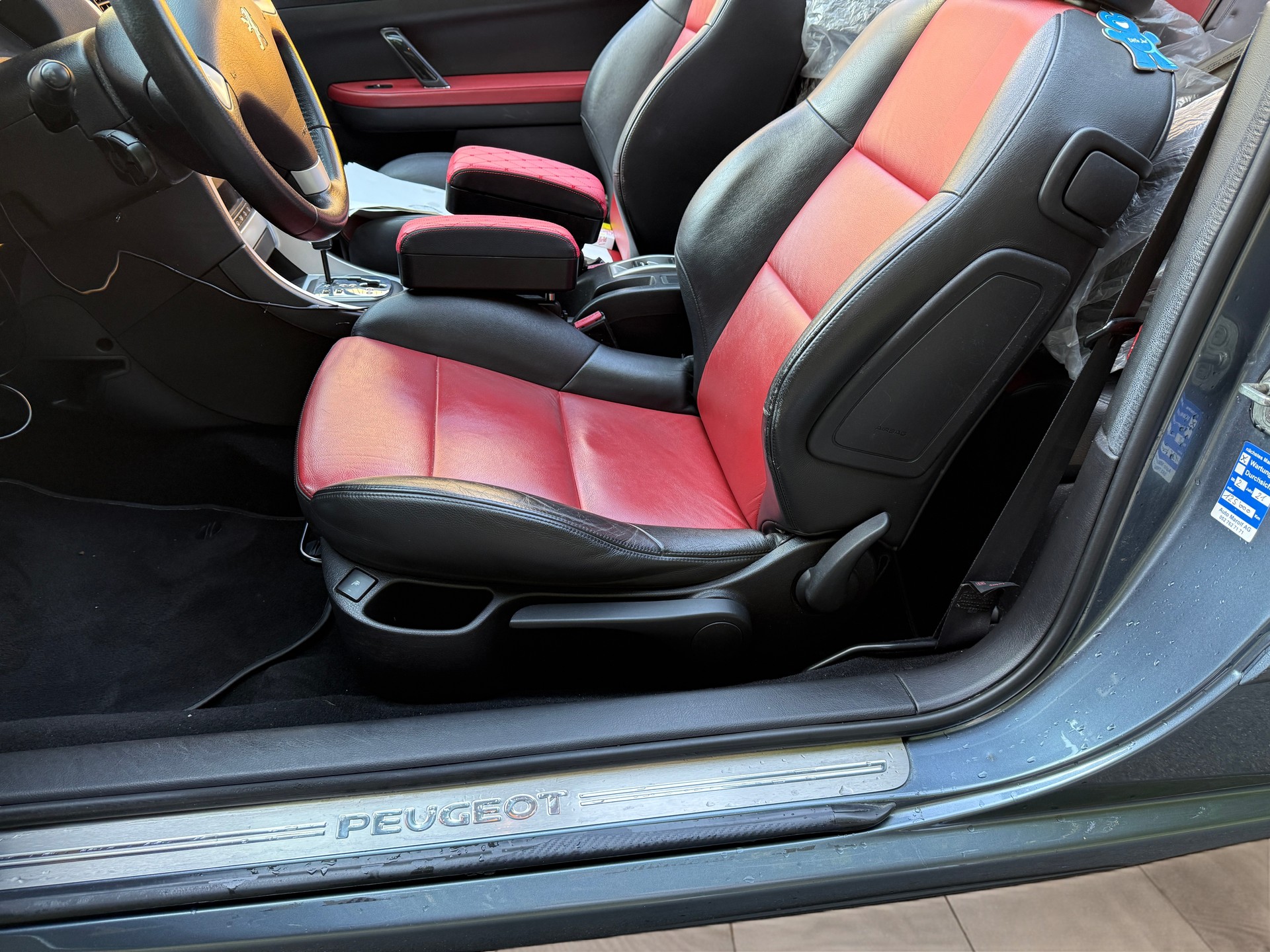 PEUGEOT Cabrio-image-8
