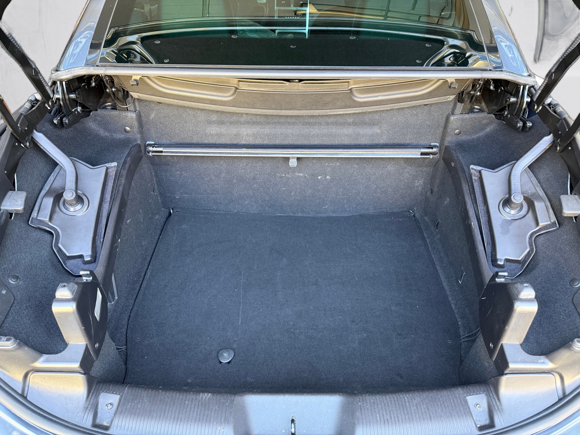 PEUGEOT Cabrio-image-14