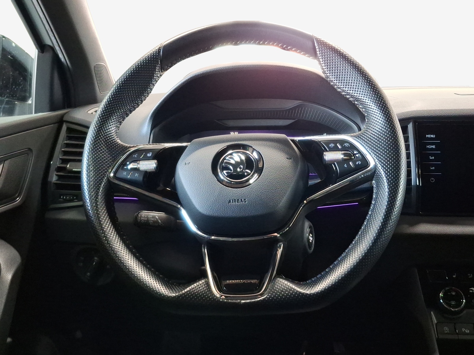 SKODA Karoq 1.5 TSI SportLine DSG-image-9