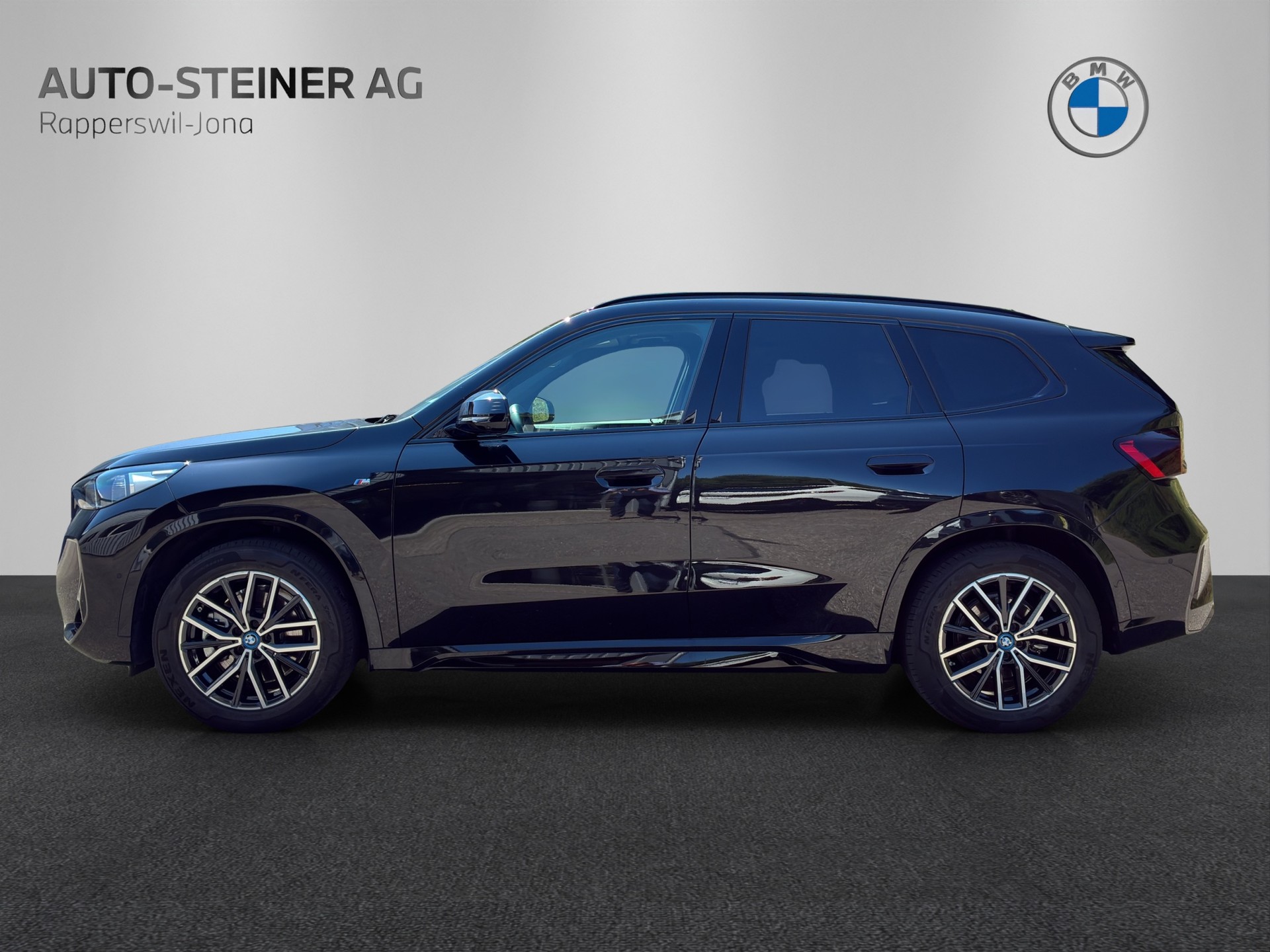 BMW iX1 xDrive 30 M Sport-image-1