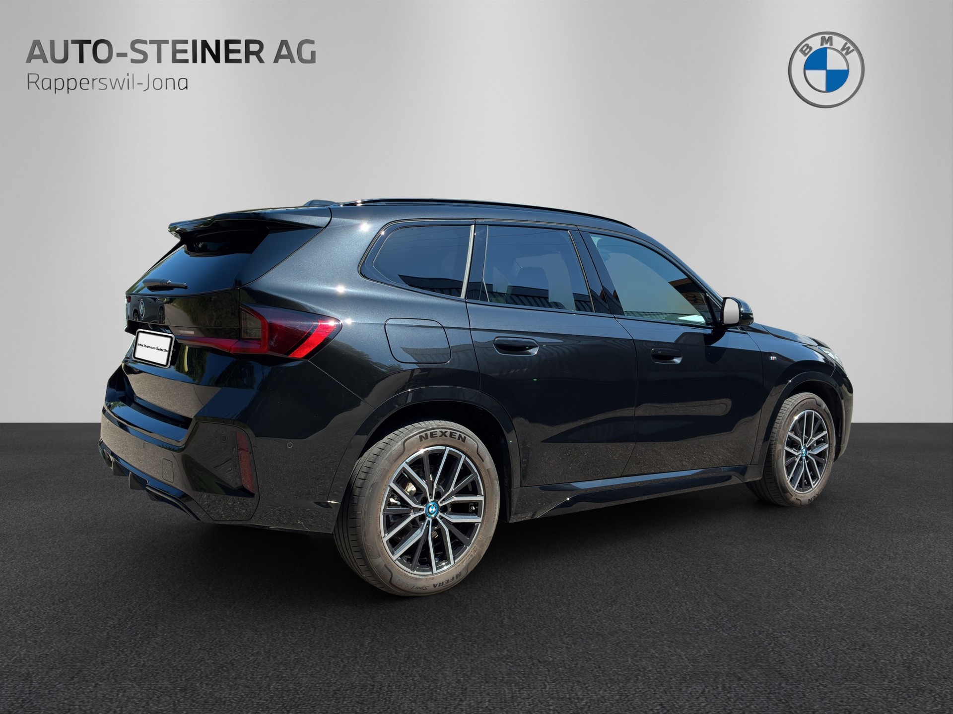 BMW iX1 xDrive 30 M Sport-image-4