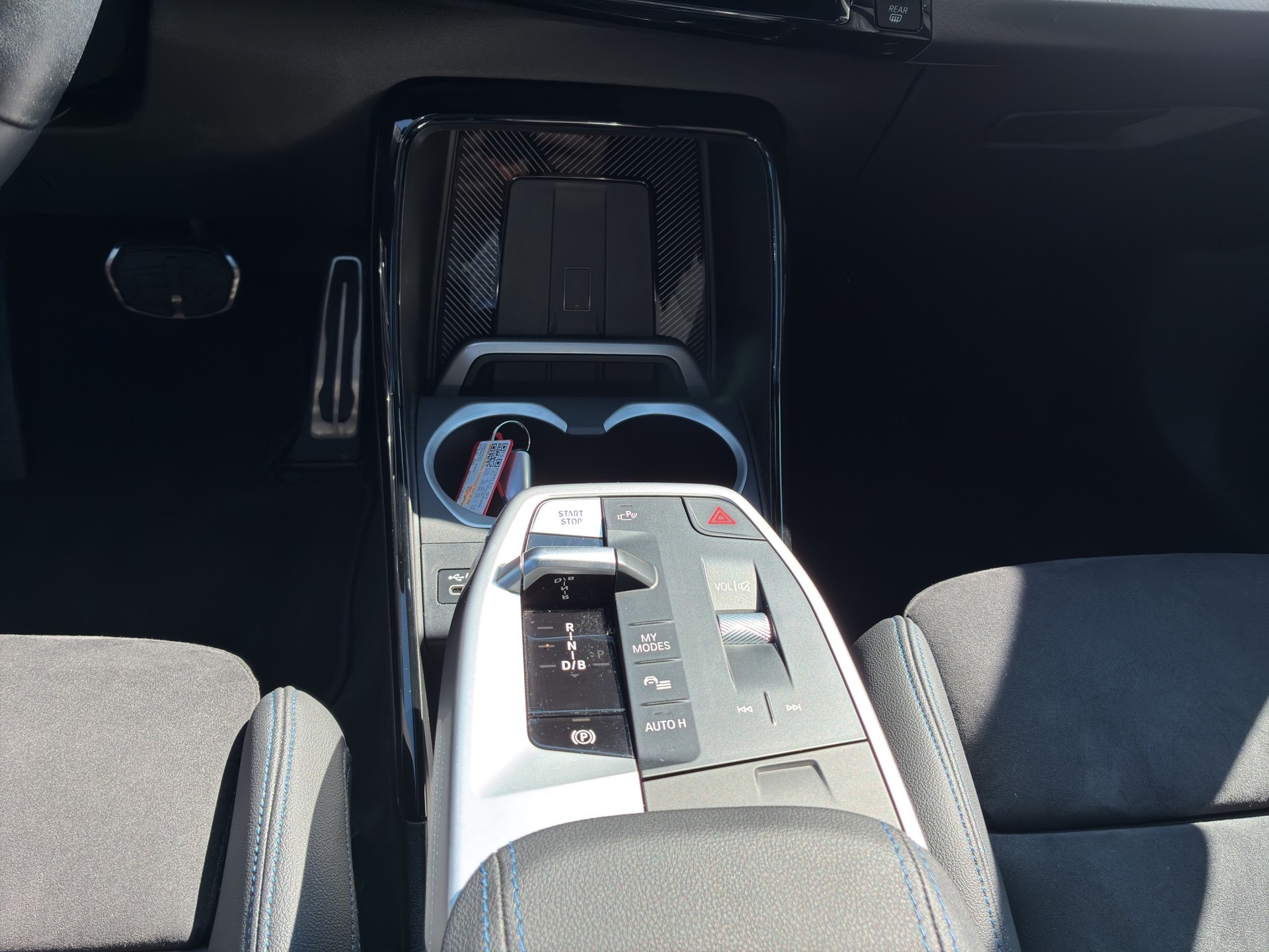 BMW iX1 xDrive 30 M Sport-image-13