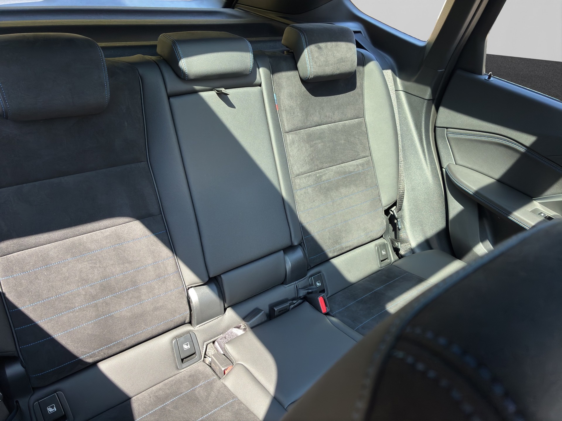 BMW iX1 xDrive 30 M Sport-image-16
