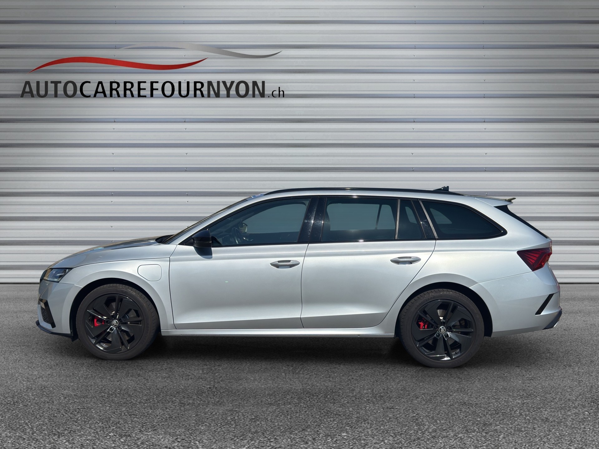 SKODA Octavia Combi 1.4 TSI PHEV DSG RS-image-2