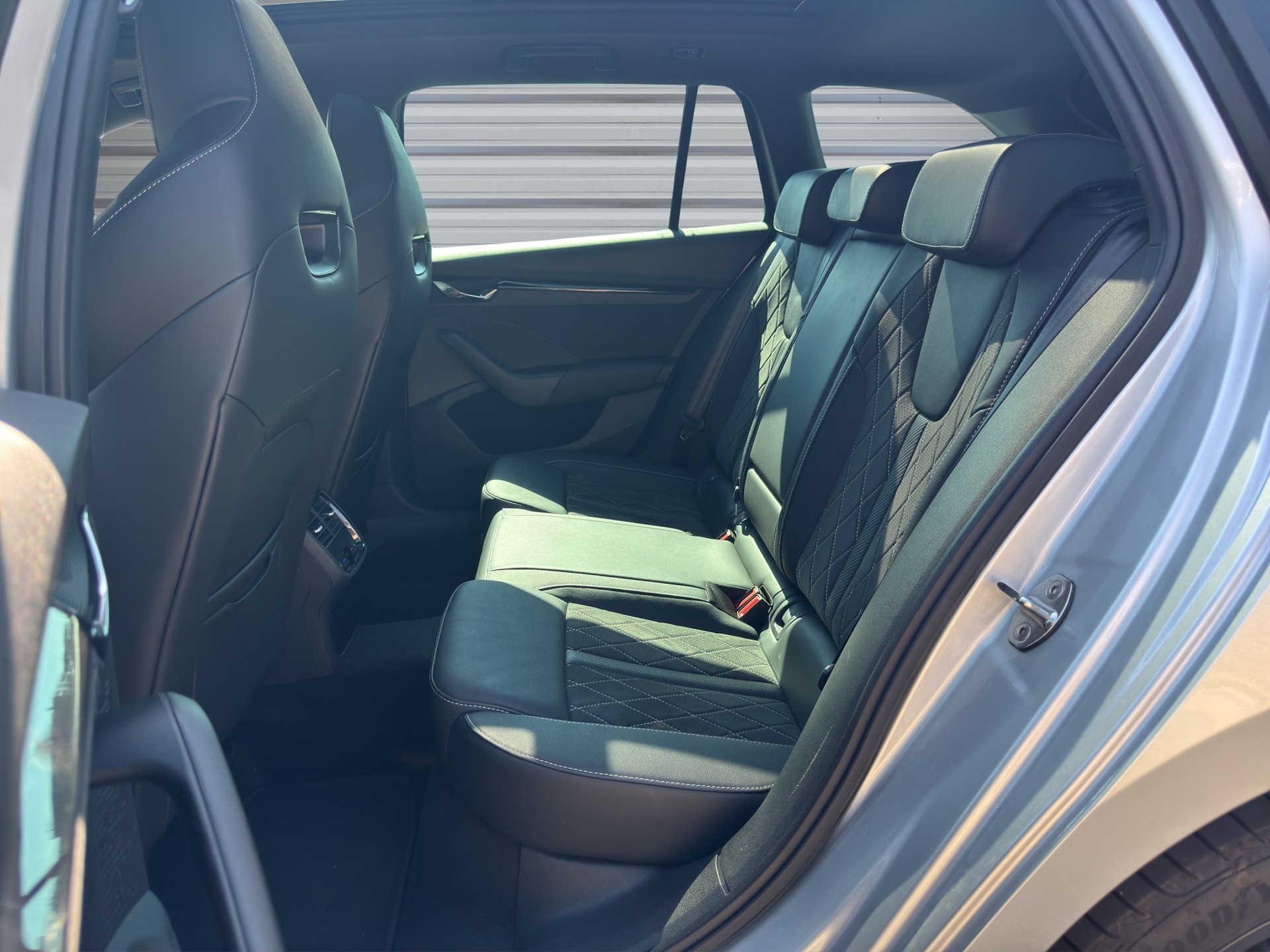 SKODA Octavia Combi 1.4 TSI PHEV DSG RS-image-12