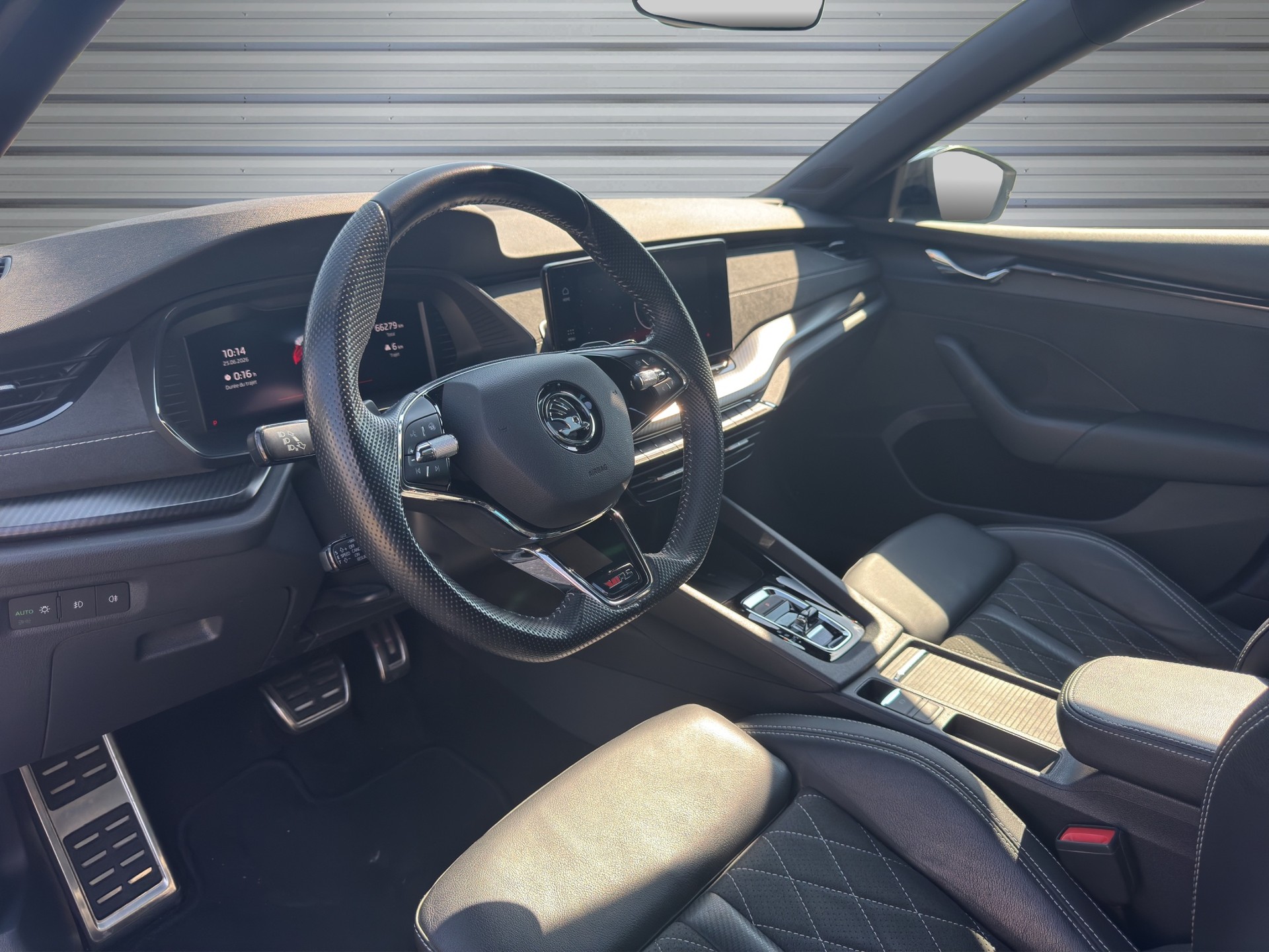 SKODA Octavia Combi 1.4 TSI PHEV DSG RS-image-9