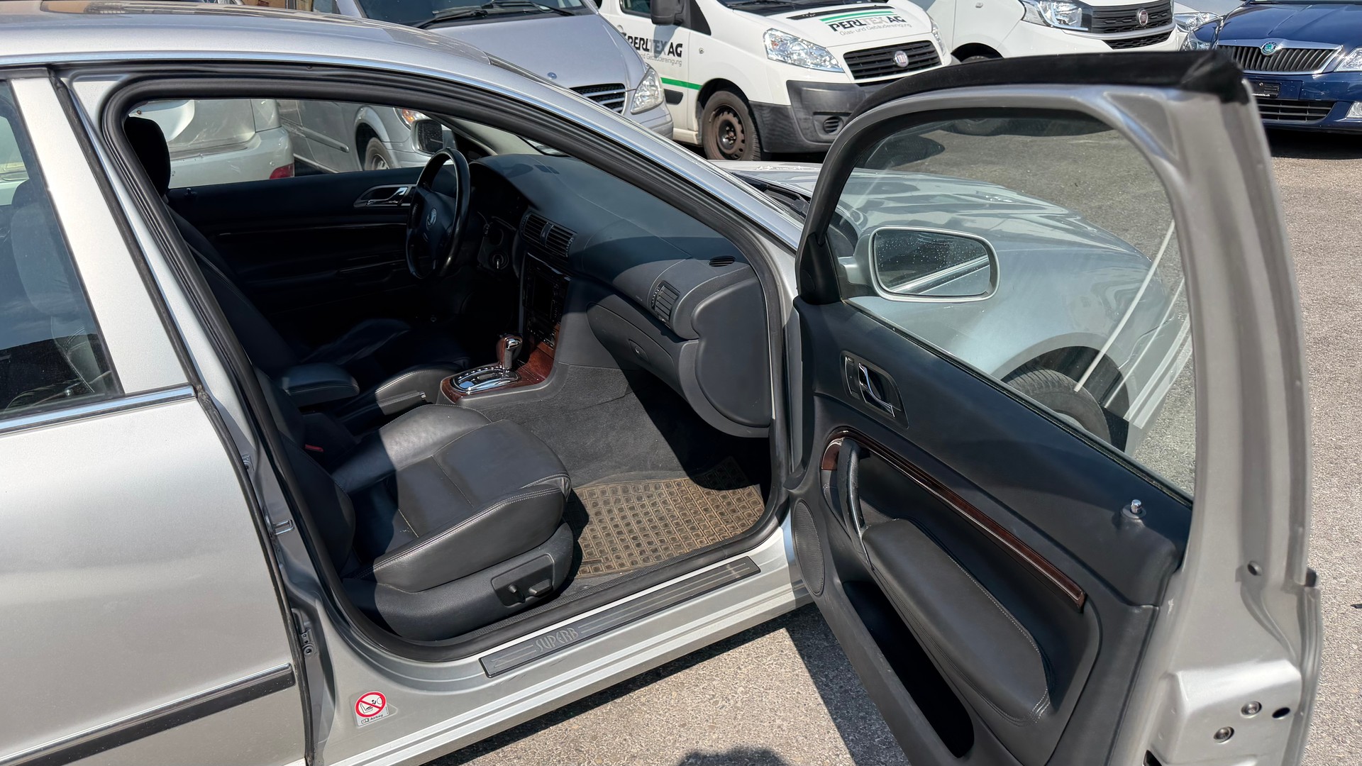 SKODA Superb 2.8 V6 Elegance-image-4