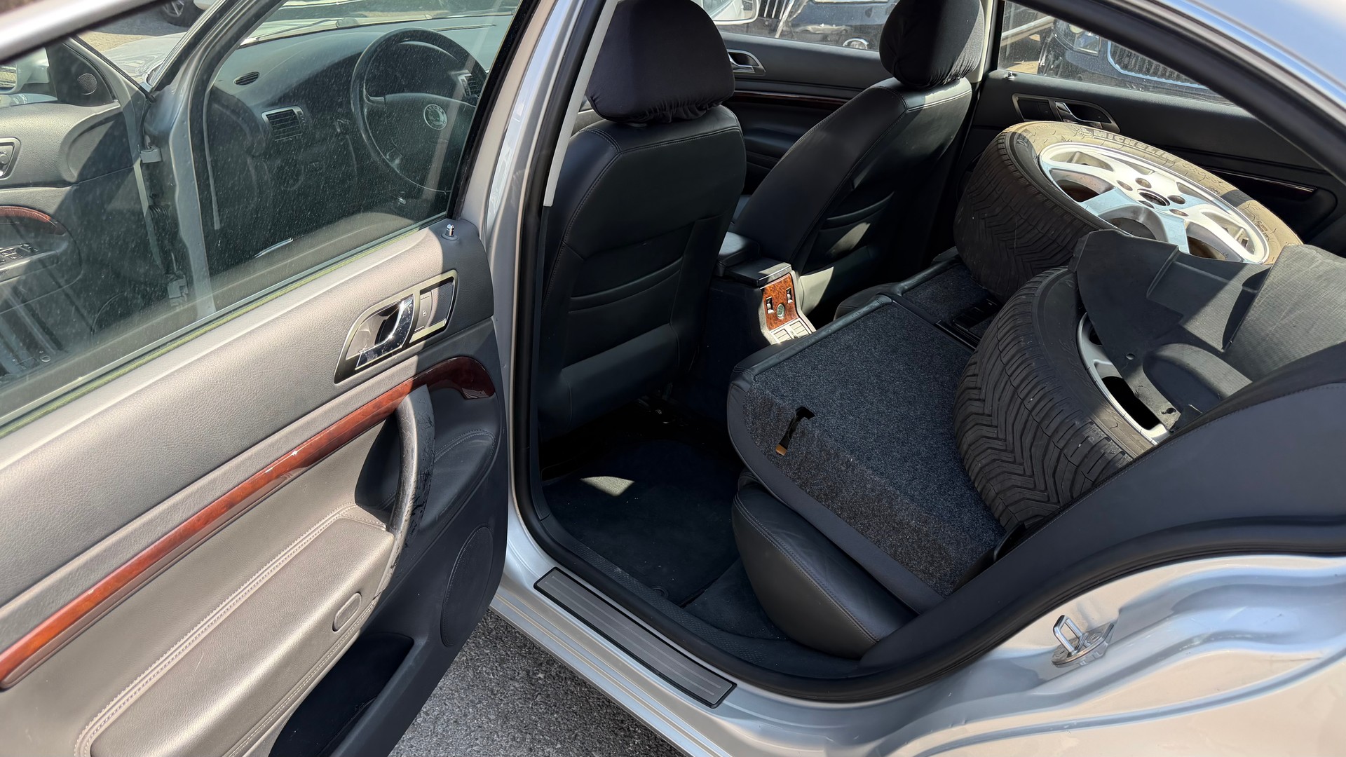 SKODA Superb 2.8 V6 Elegance-image-10