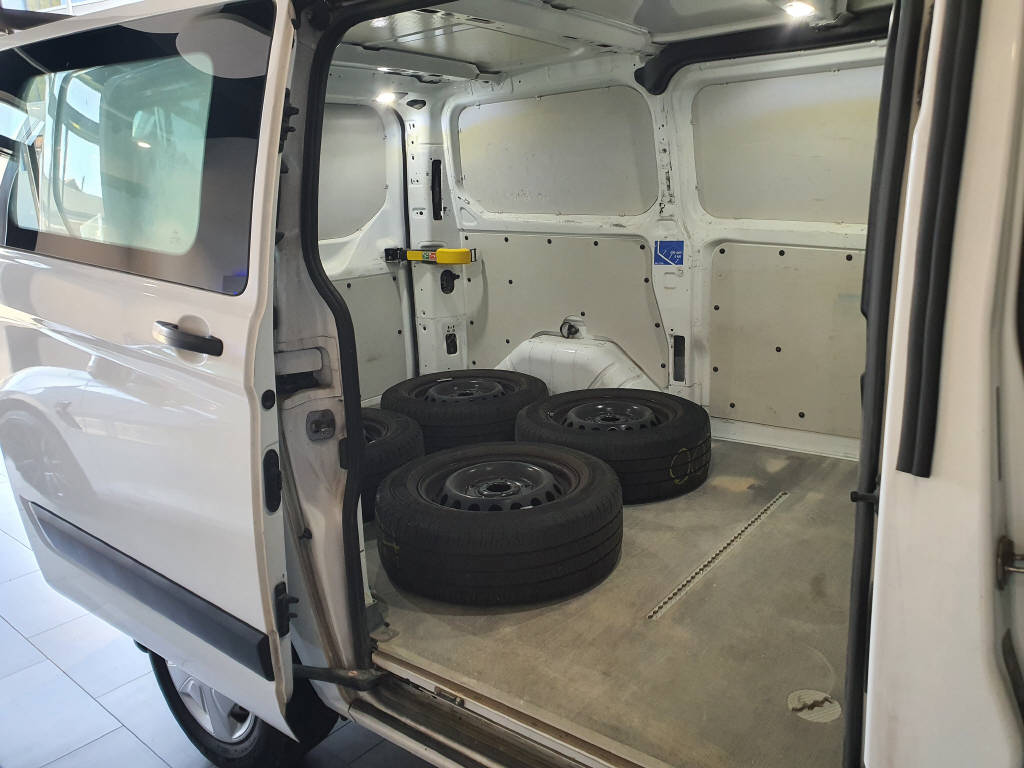 FORD Transit Custom Van 320 L1 2.0 TDCi 130 Trend-image-13