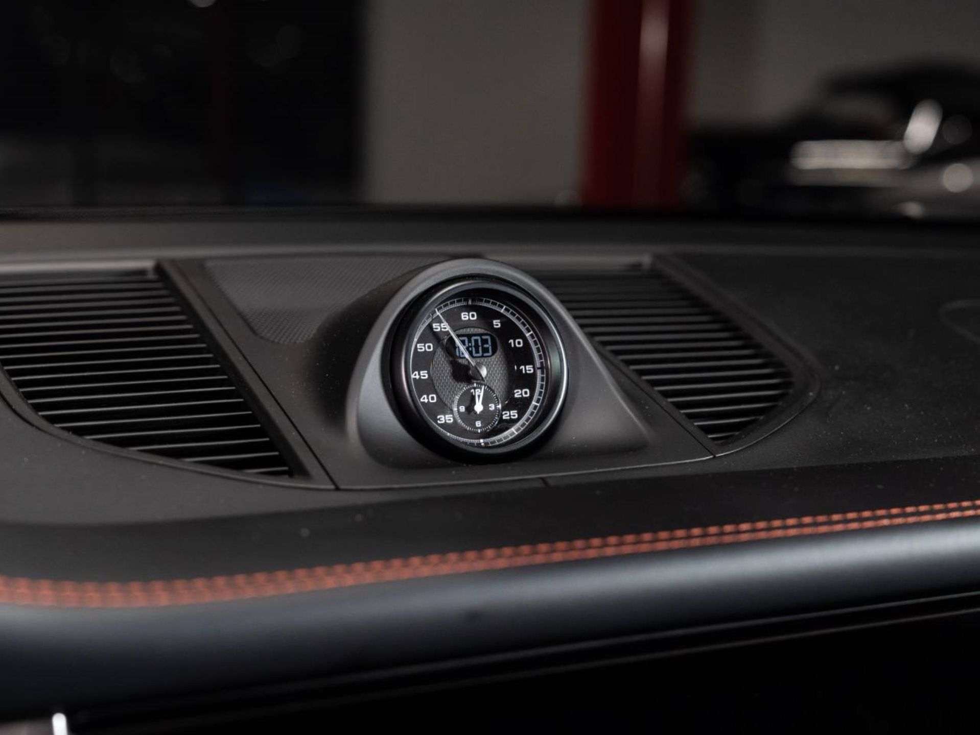 PORSCHE Macan T (MY24)-image-9