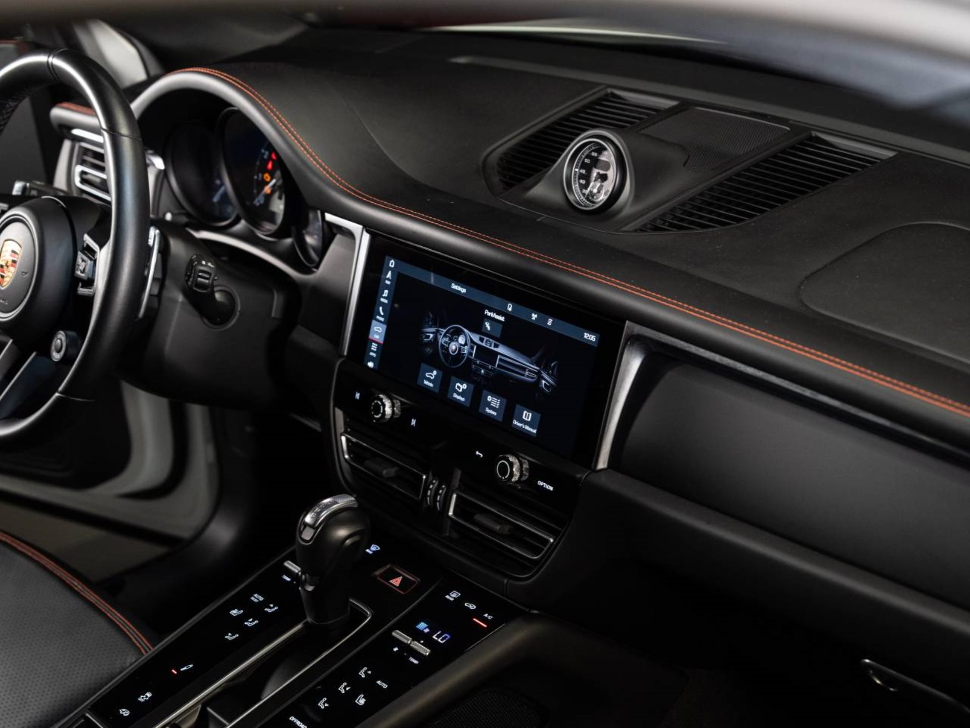 PORSCHE Macan T (MY24)-image-10