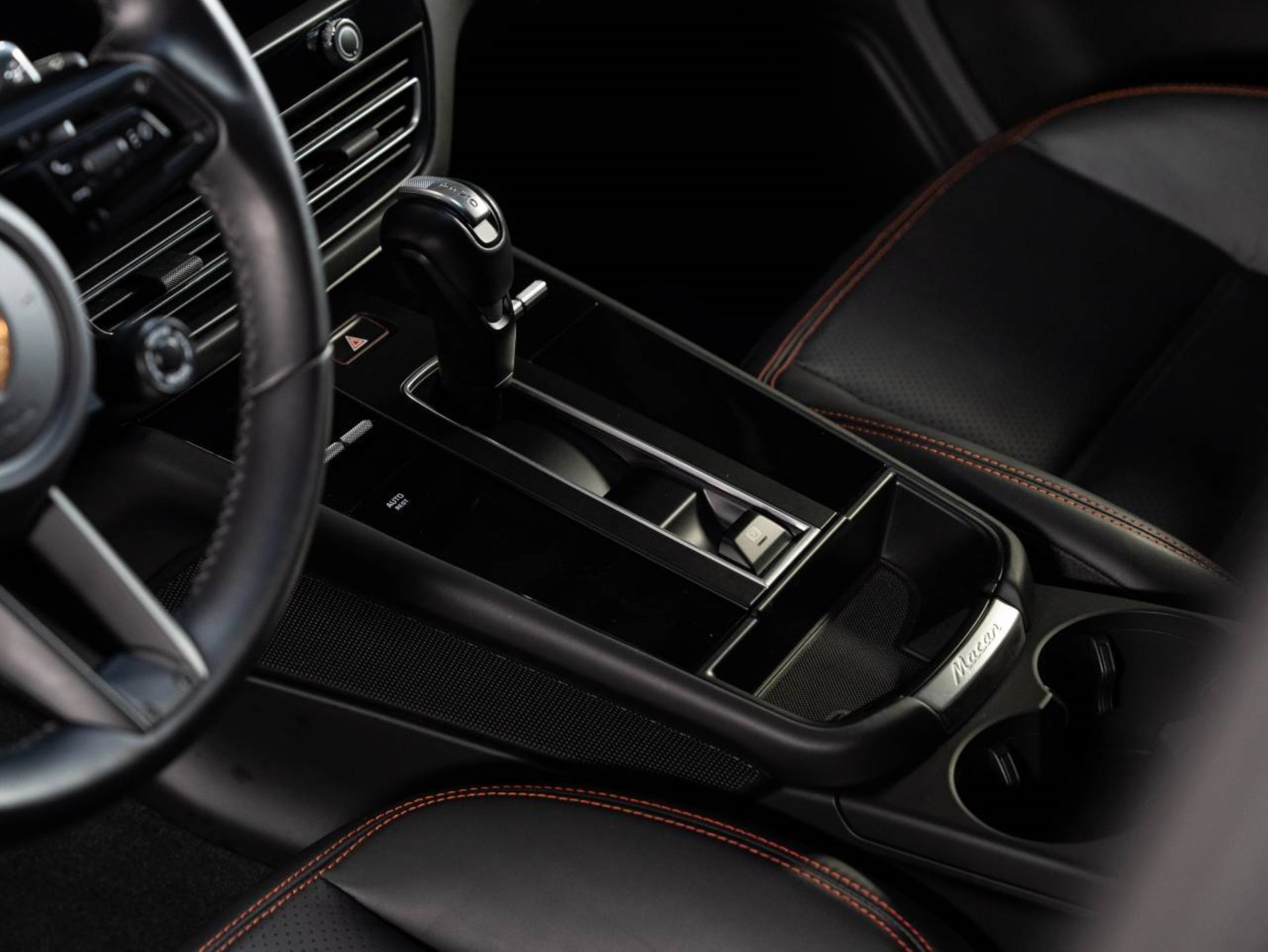 PORSCHE Macan T (MY24)-image-14