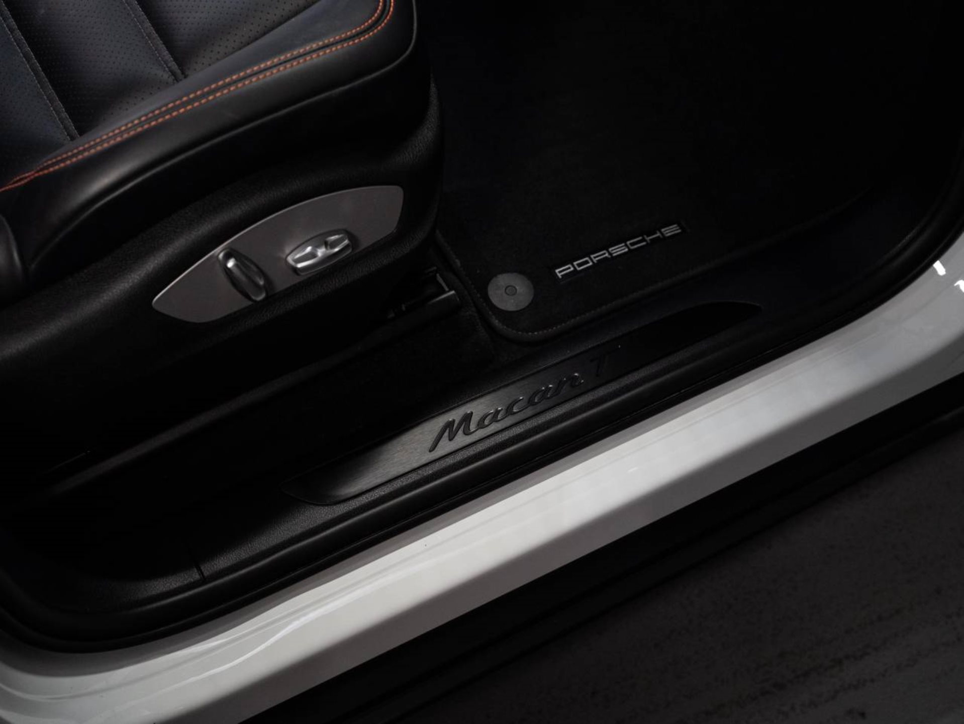 PORSCHE Macan T (MY24)-image-22
