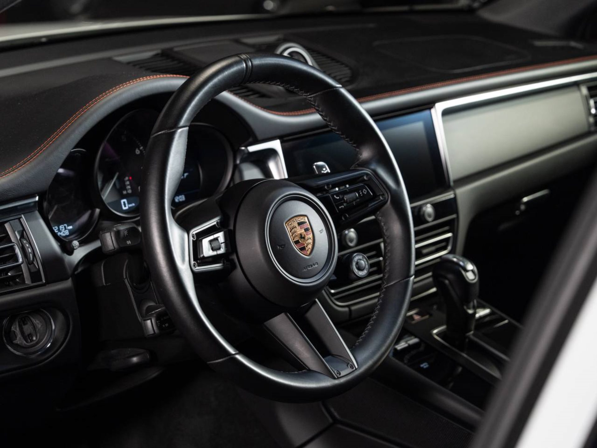 PORSCHE Macan T (MY24)-image-8