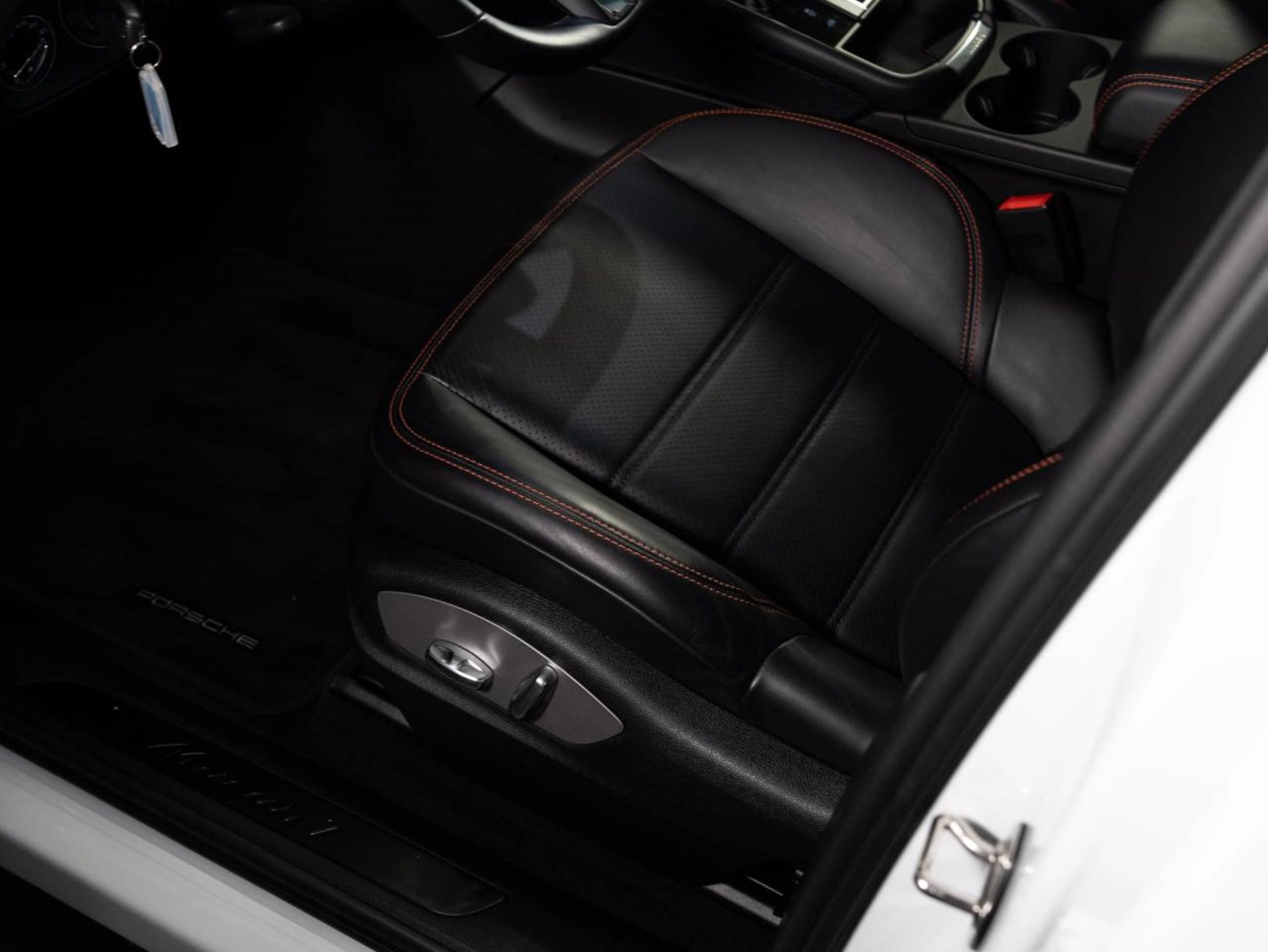 PORSCHE Macan T (MY24)-image-15