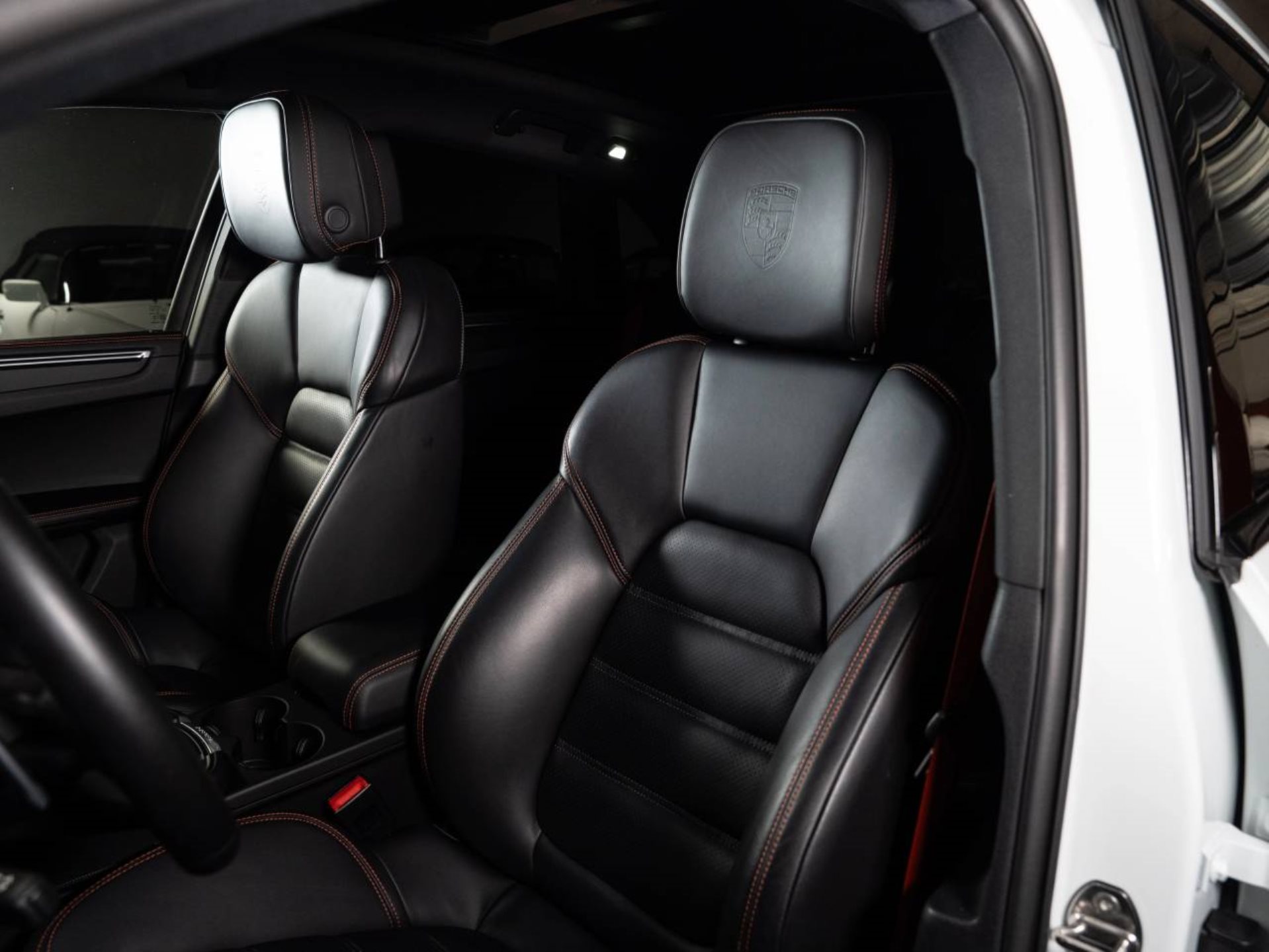 PORSCHE Macan T (MY24)-image-4