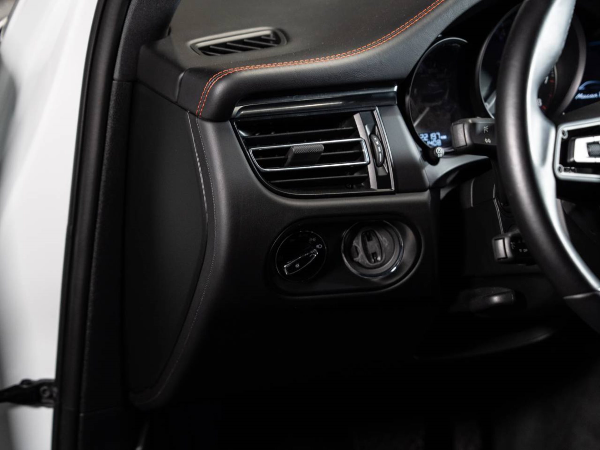 PORSCHE Macan T (MY24)-image-11