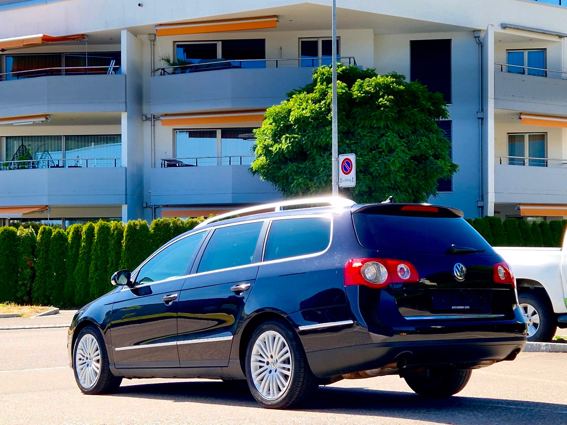 VW Passat Variant 3.2 V6 FSI Highline 4Motion-image-5
