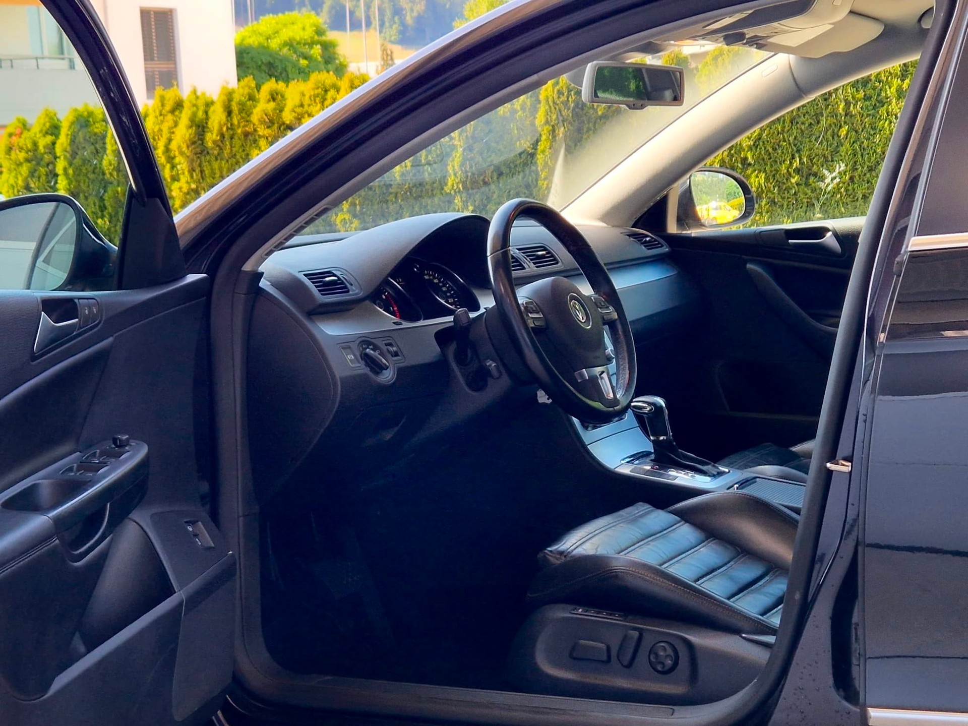 VW Passat Variant 3.2 V6 FSI Highline 4Motion-image-7