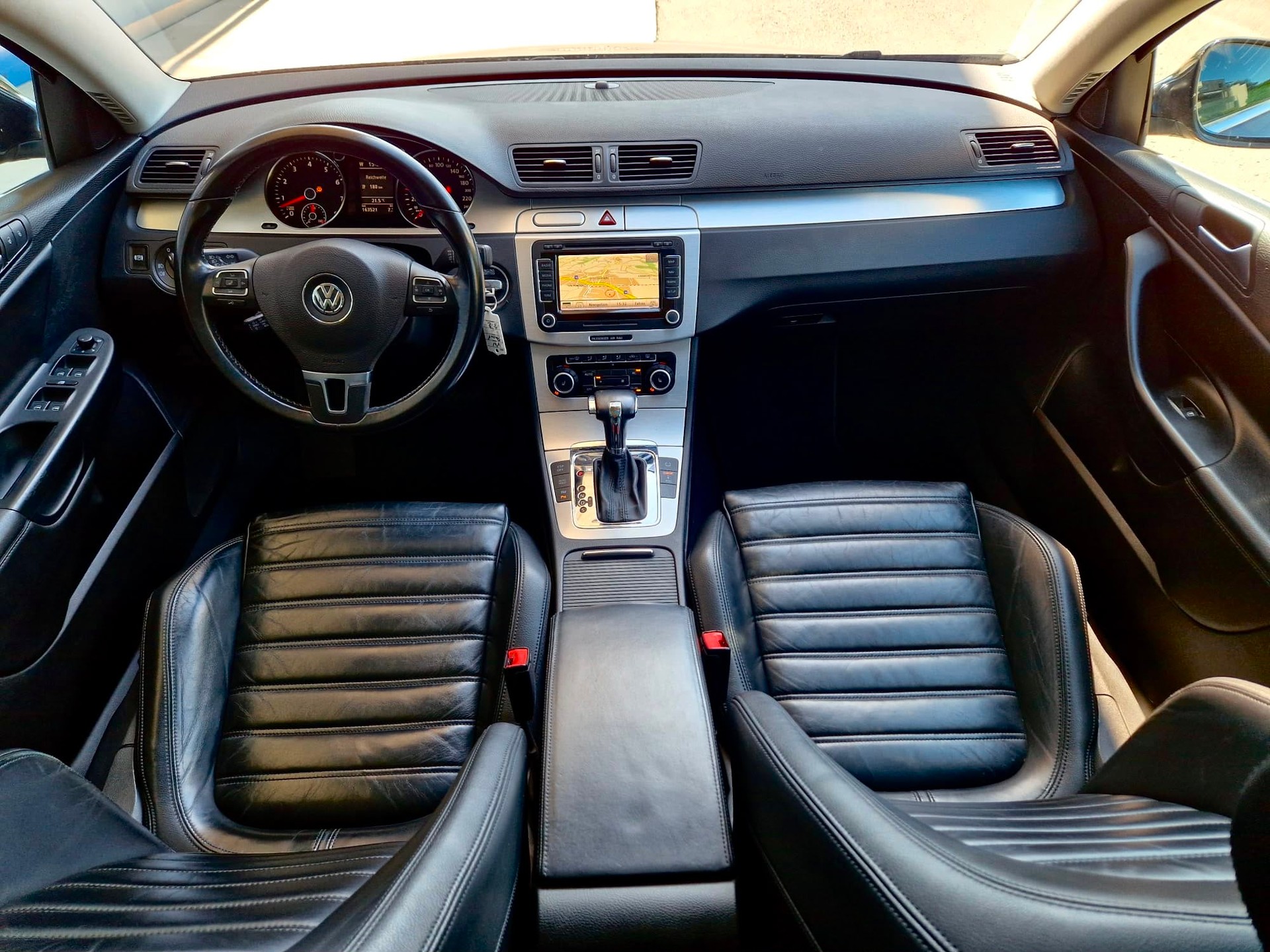 VW Passat Variant 3.2 V6 FSI Highline 4Motion-image-6
