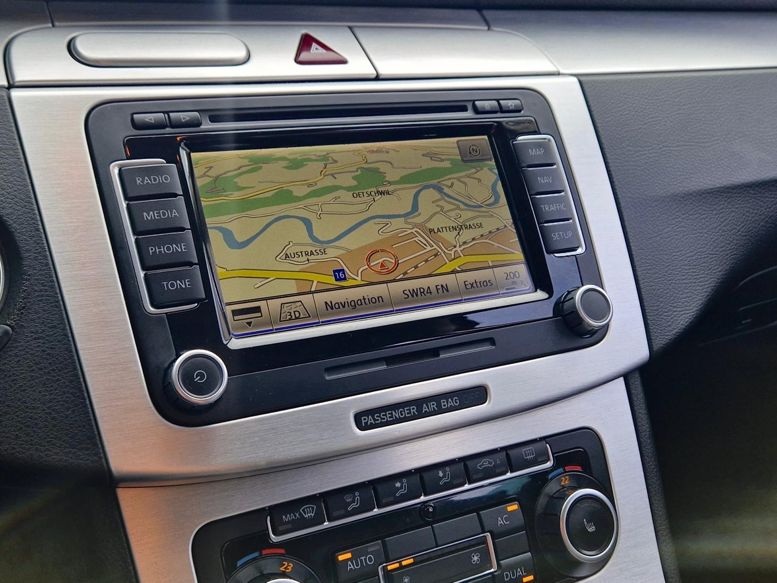 VW Passat Variant 3.2 V6 FSI Highline 4Motion-image-12