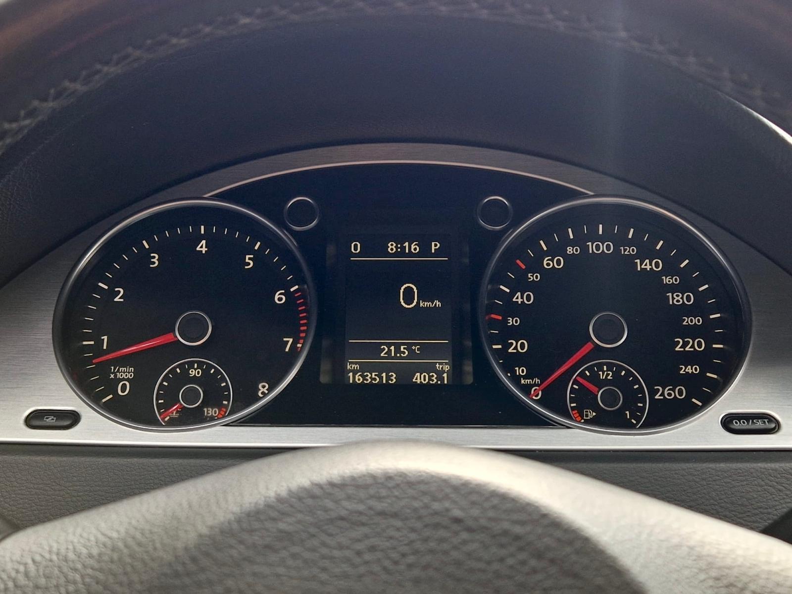 VW Passat Variant 3.2 V6 FSI Highline 4Motion-image-14