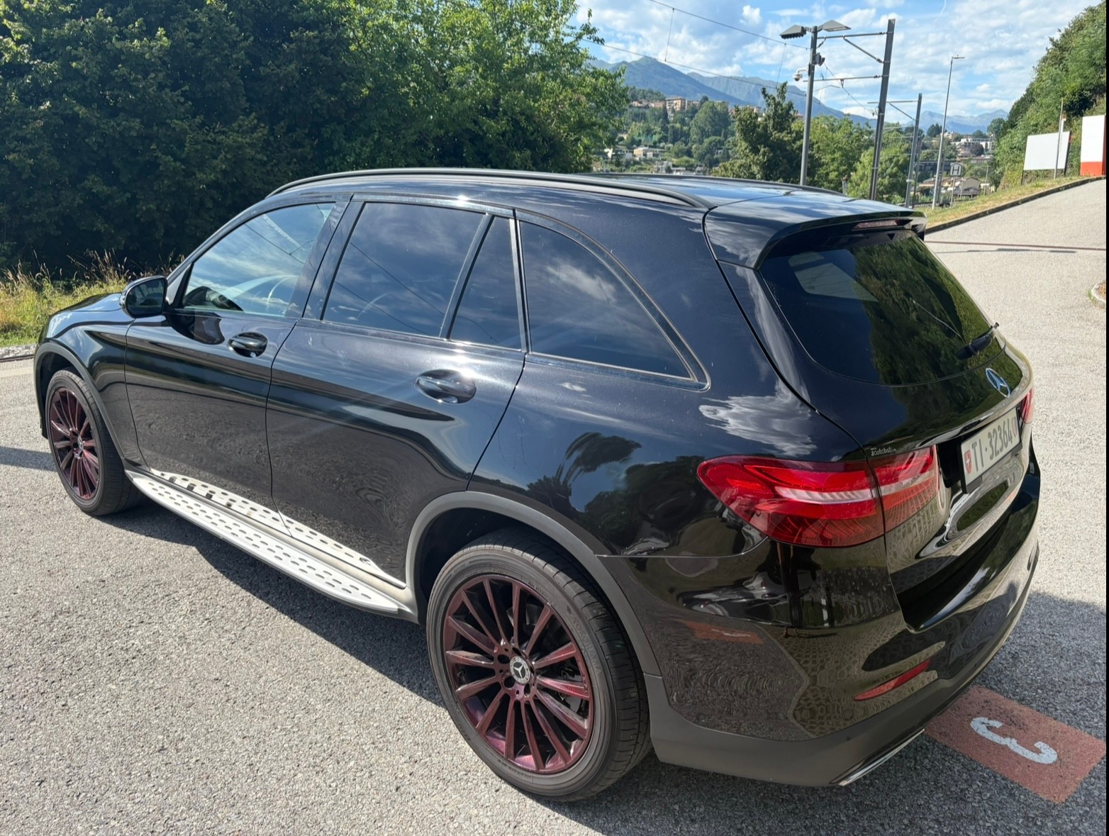MERCEDES-BENZ GLC 250 d AMG Line 4m-image-2