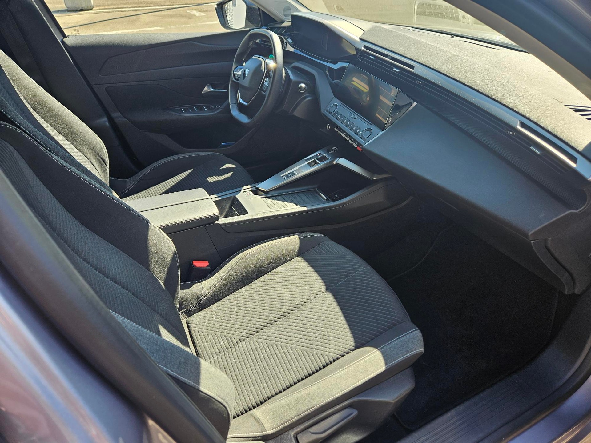 PEUGEOT 308 1.6 PHEV 180 Active Pack-image-10