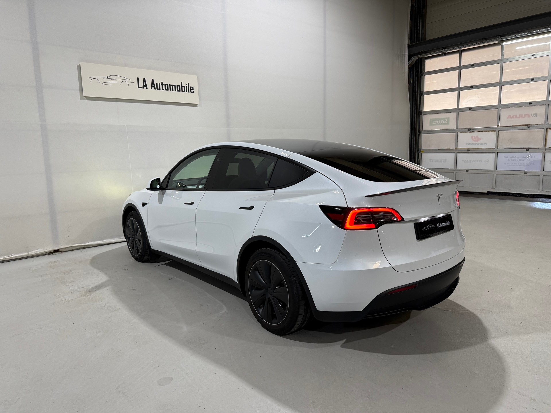 TESLA Model Y Long Range RWD-image-9