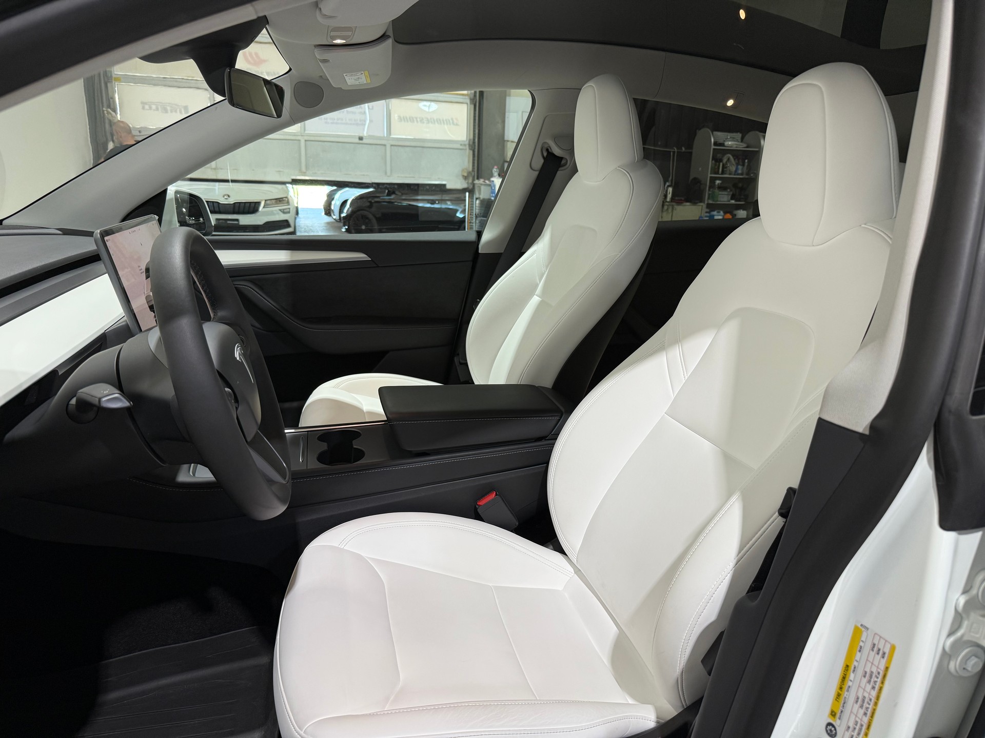 TESLA Model Y Long Range RWD-image-12