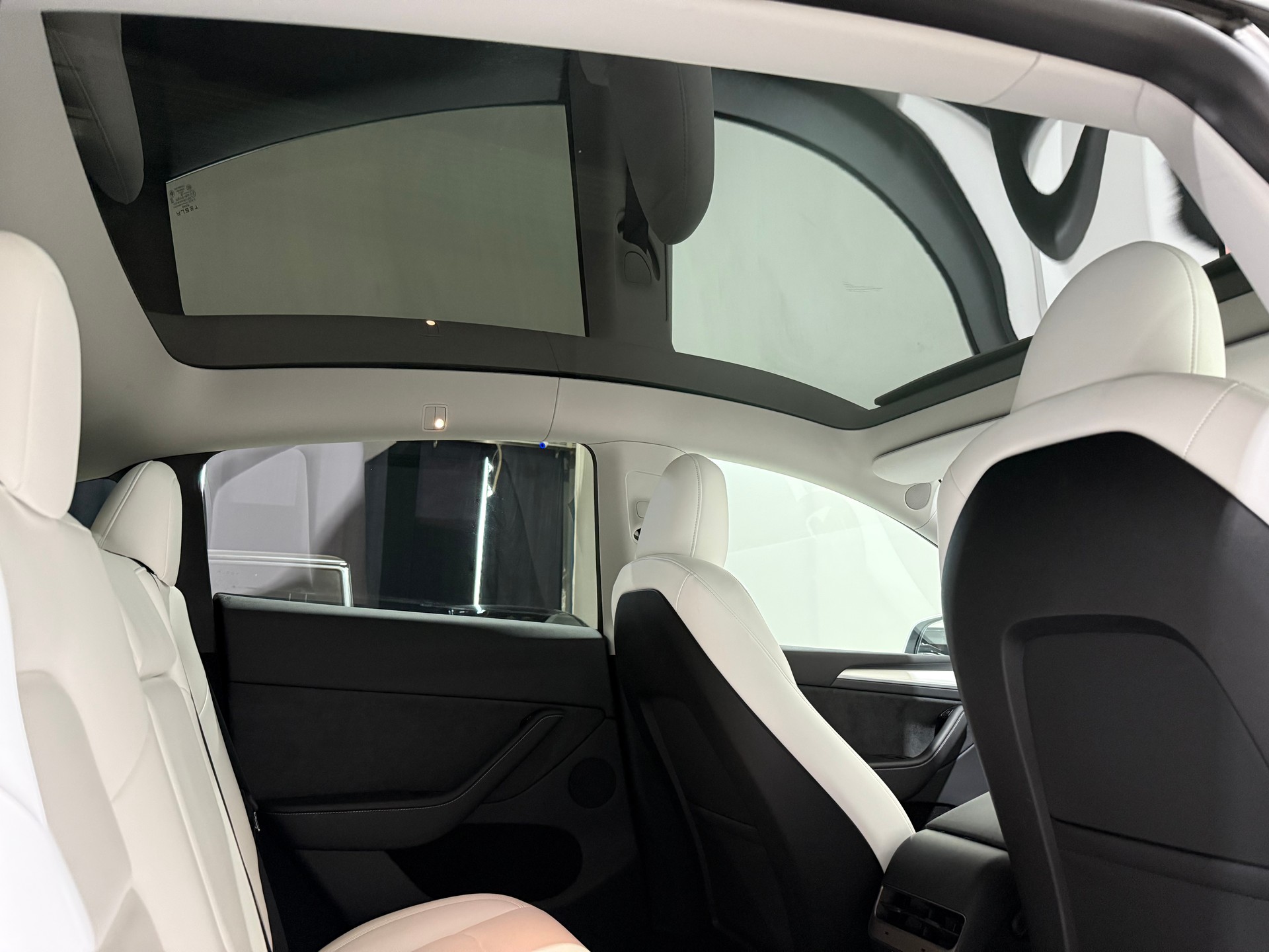TESLA Model Y Long Range RWD-image-15
